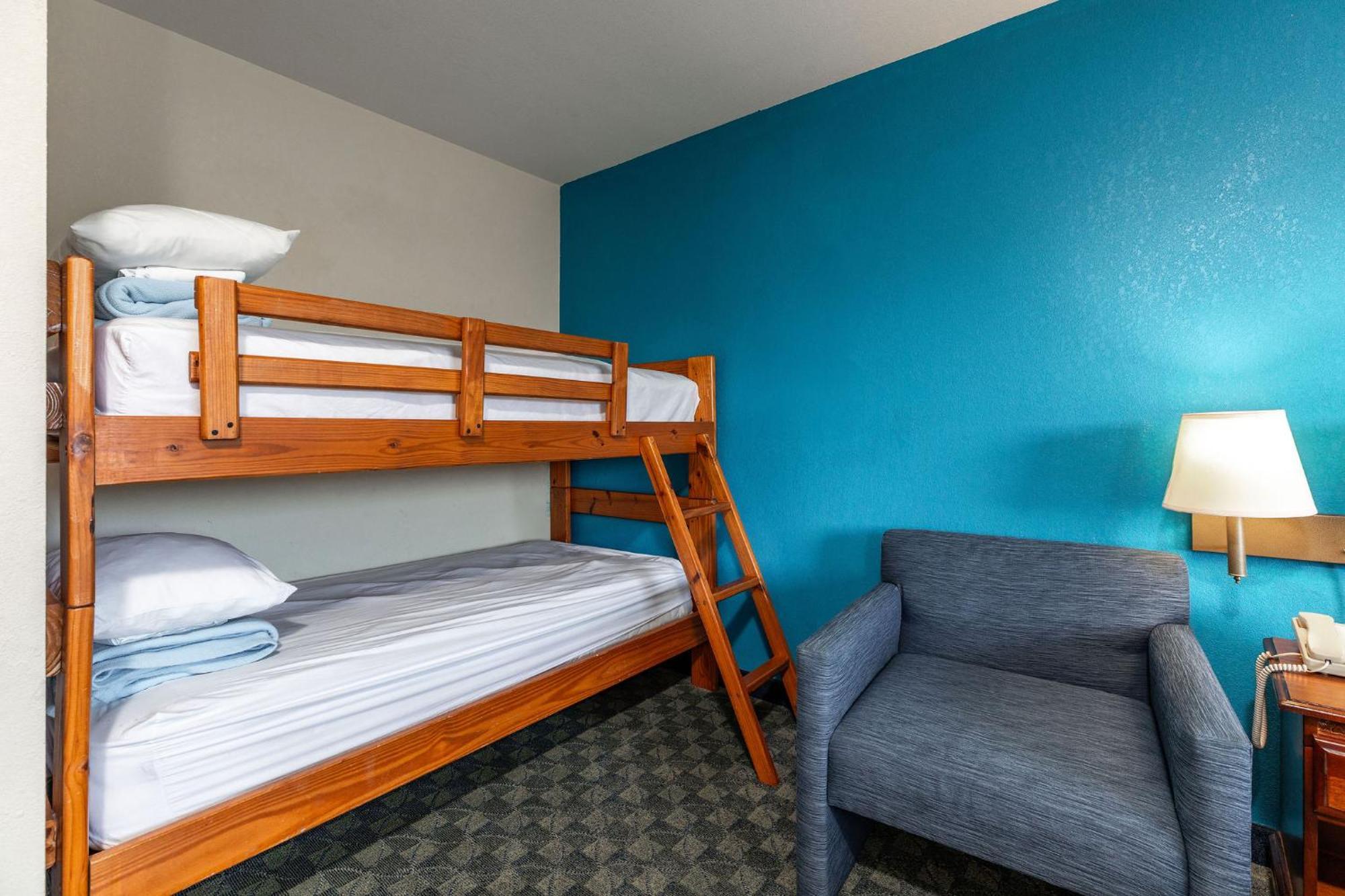 King Room with Bunk Beds - Disability Access - No Waterpark Access,1697227039:JPEG
