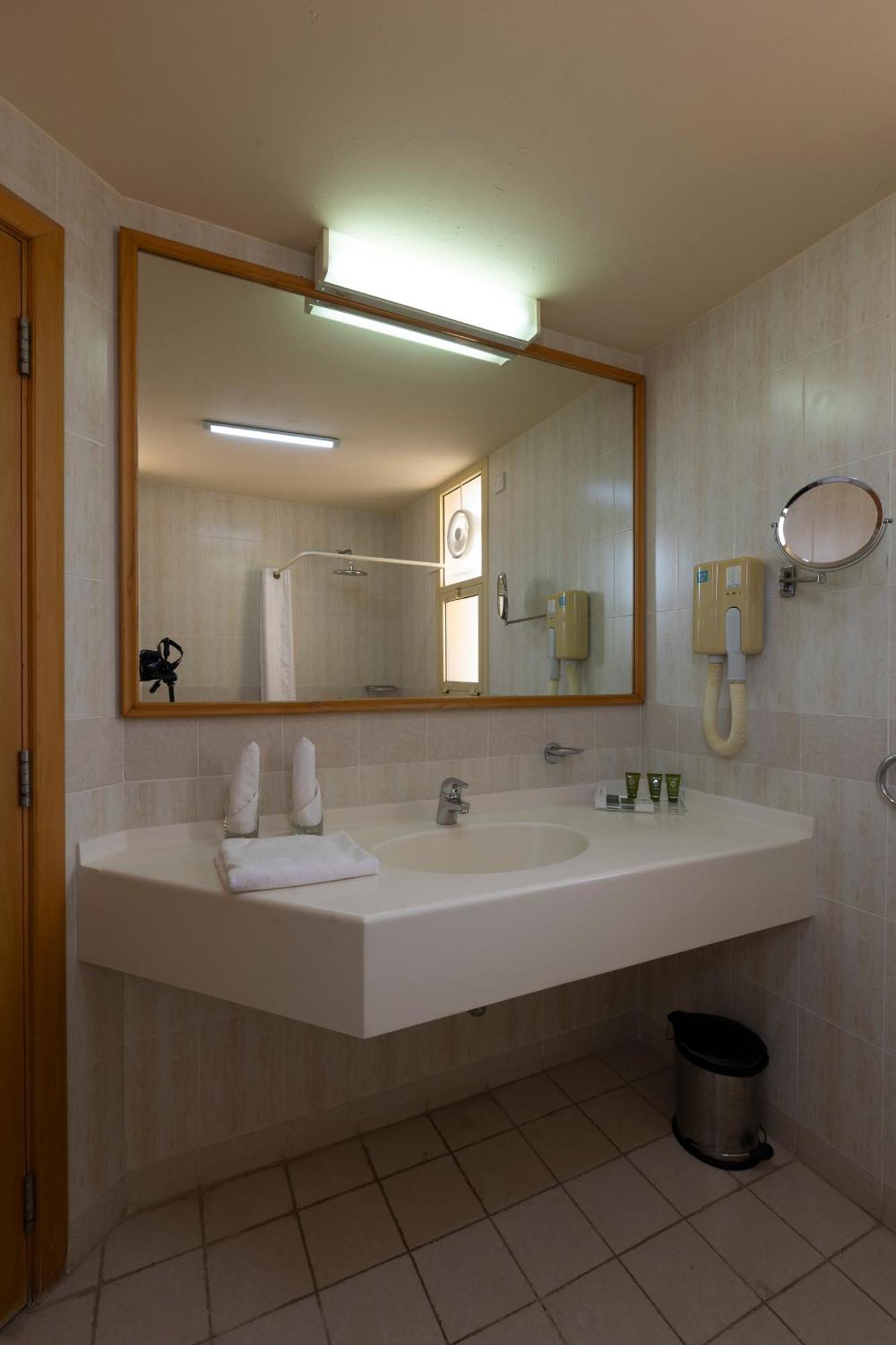 Room with Sea View,1697810888:JPEG