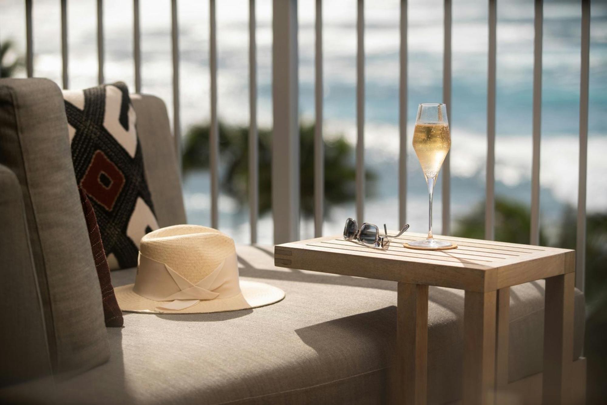 Premium King Room Oceanfront Top Floor