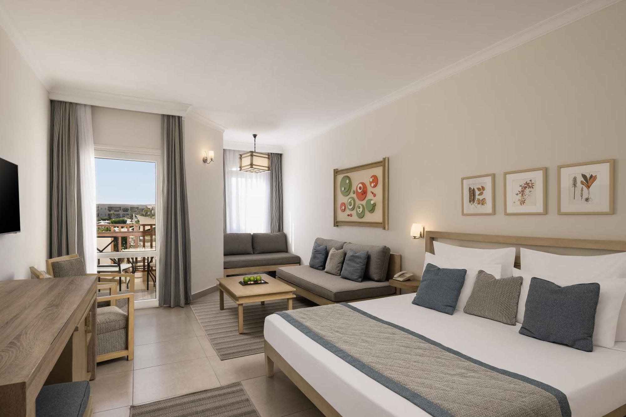 Superior Deluxe Queen or Twin Bed Pool View