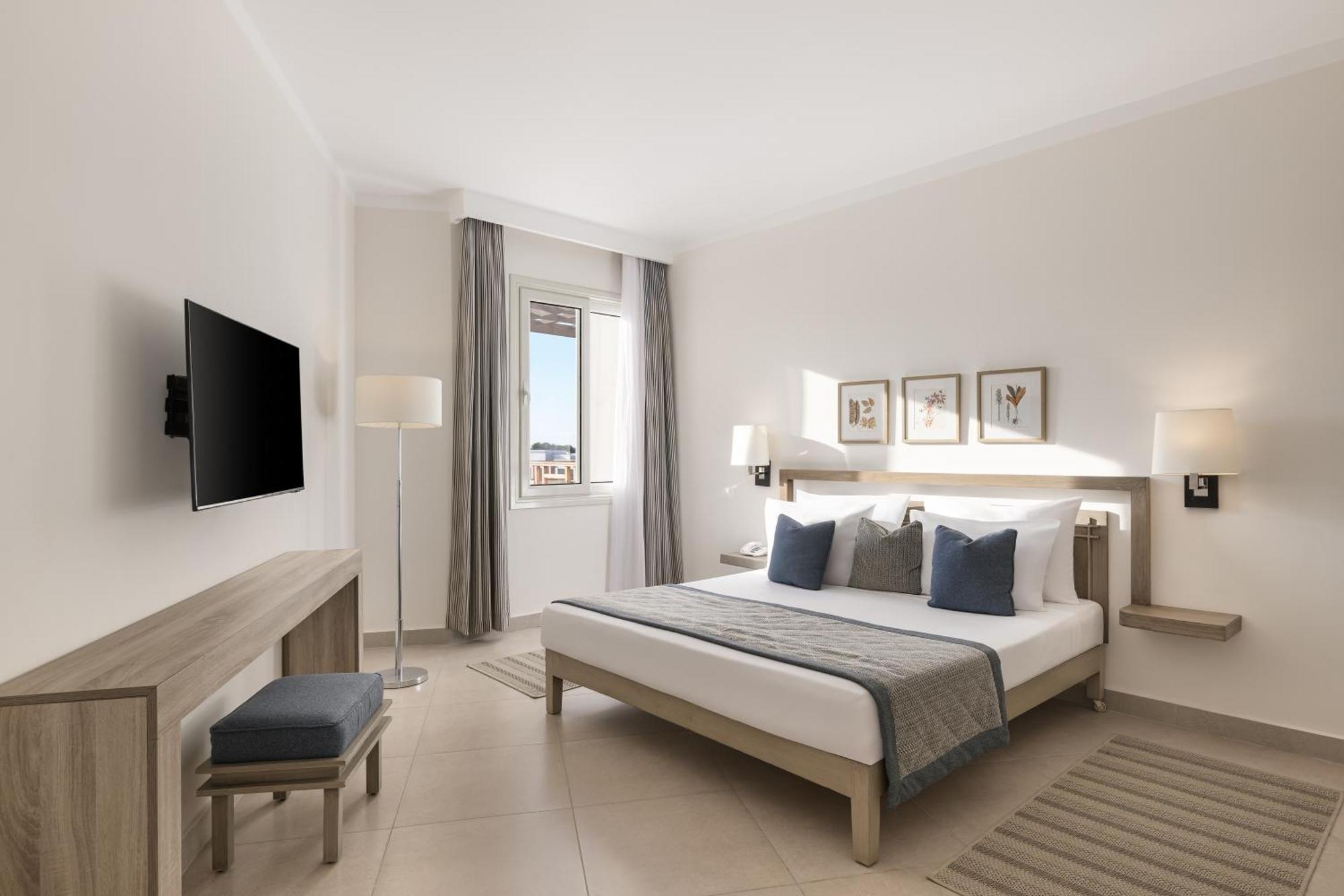 Fitness Suite Queen Bed Pool View