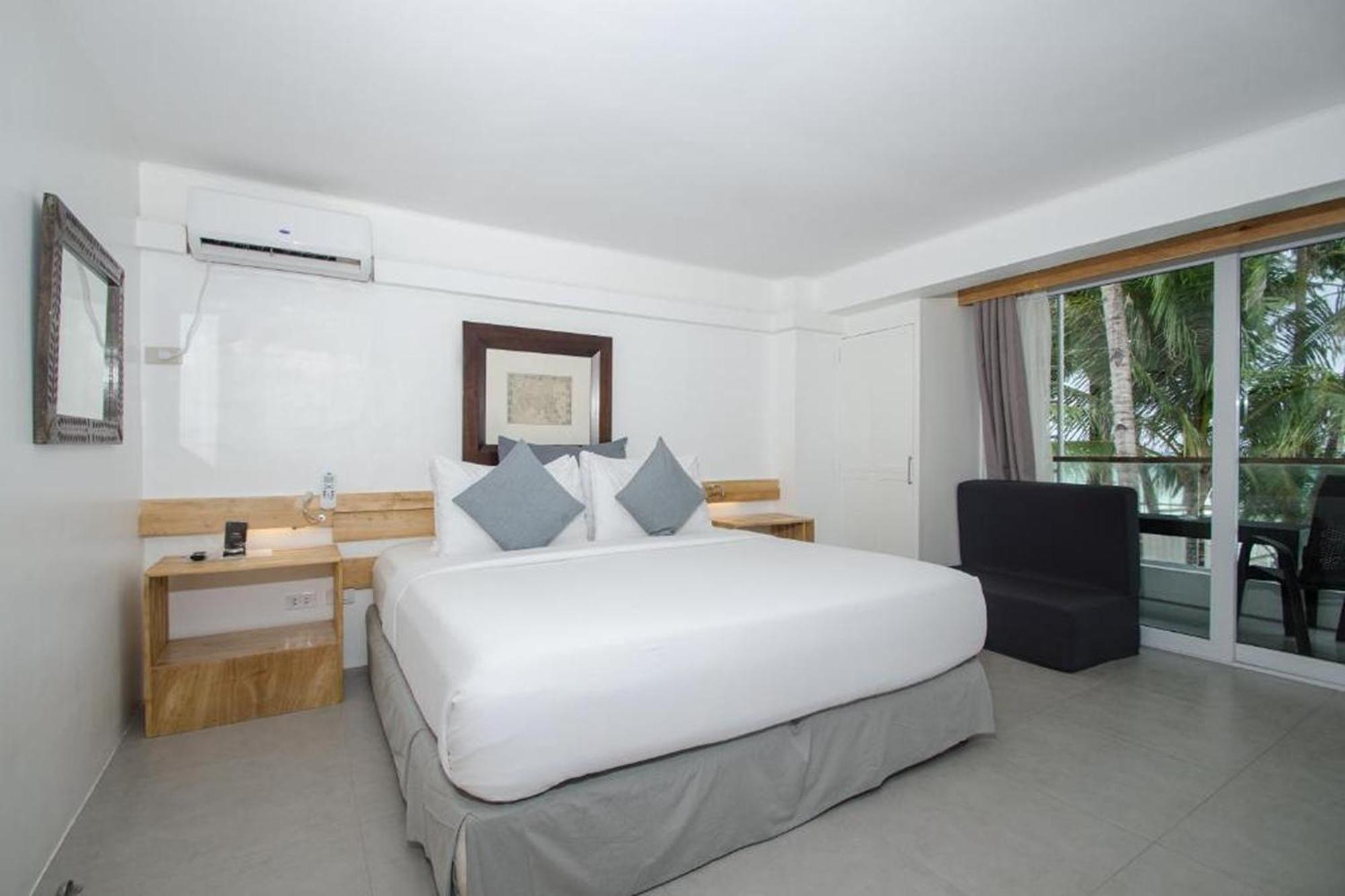Premiere Room Beachfront Sea View,1698053737:JPEG