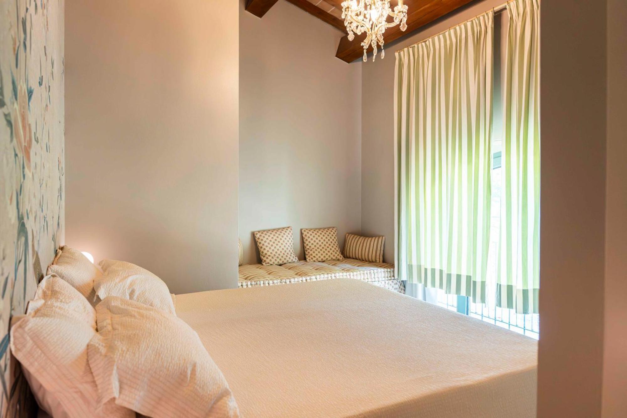 Large Single Room,1698081986:JPEG