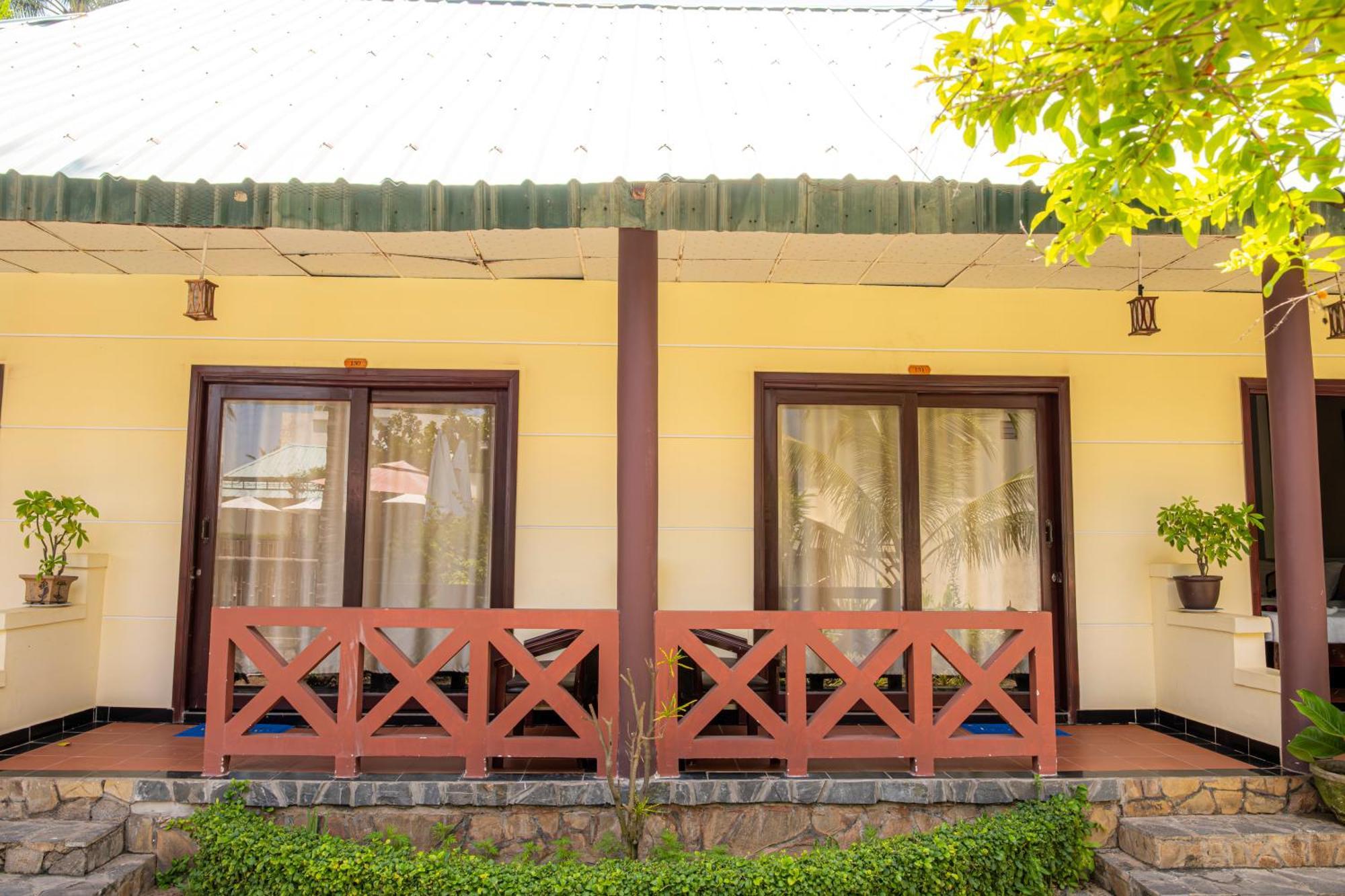 Deluxe Bungalow with Garden View
