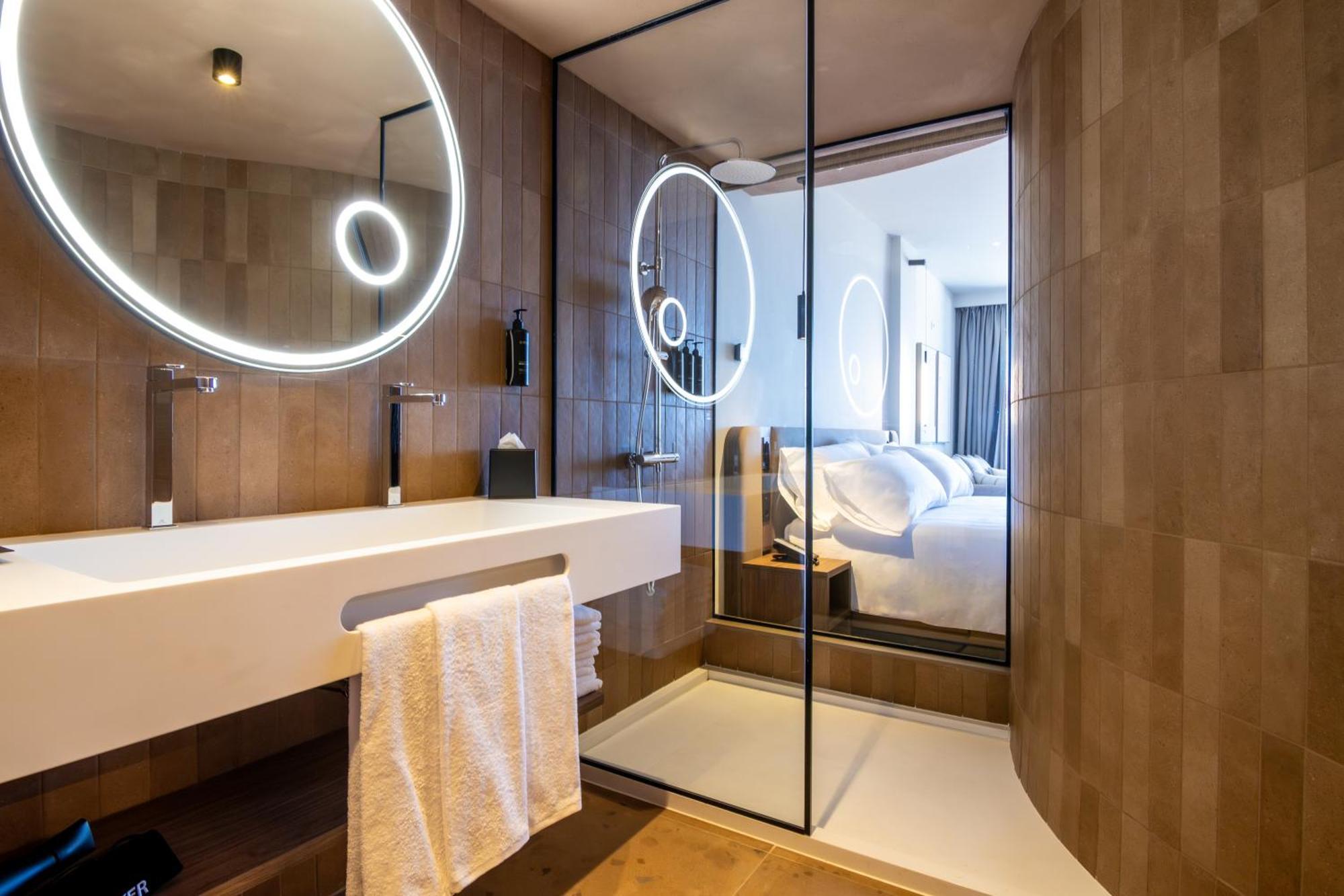 Junior Suite Deluxe (1 Adult)