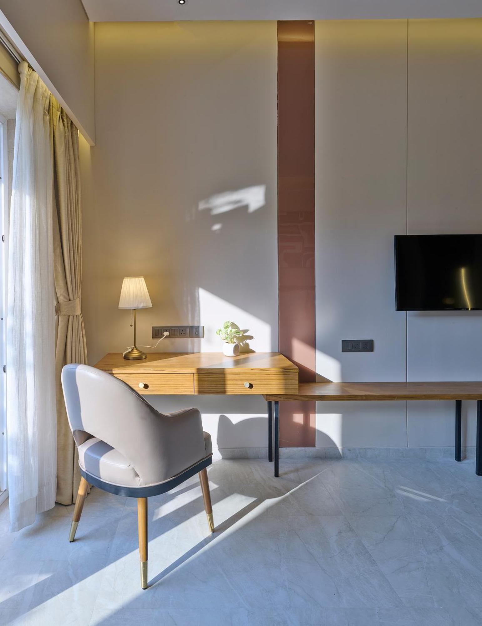 Deluxe Queen Room,1705021147:JPEG