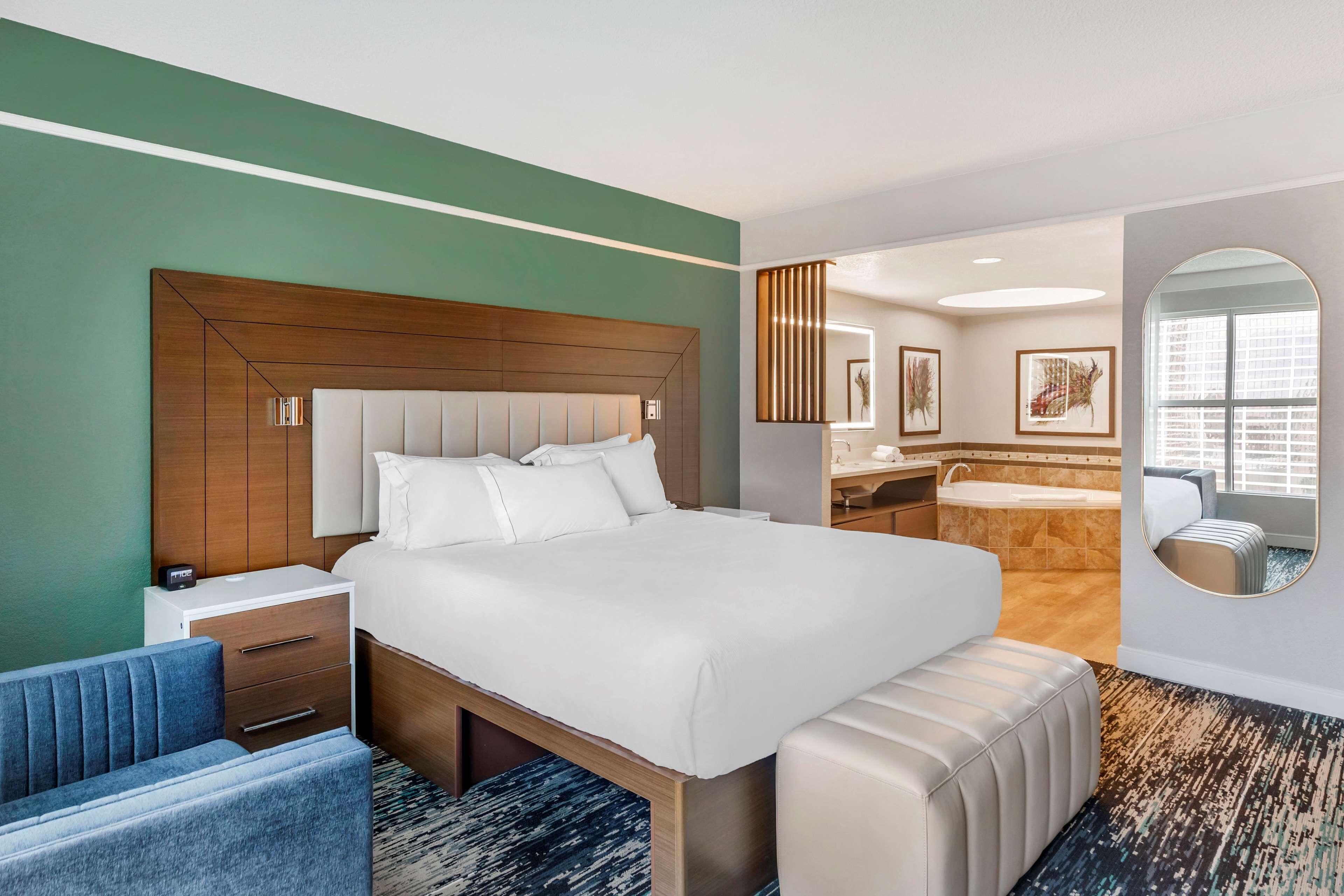 Two-Bedroom Suite with Sofa Bed,1706199566:JPEG