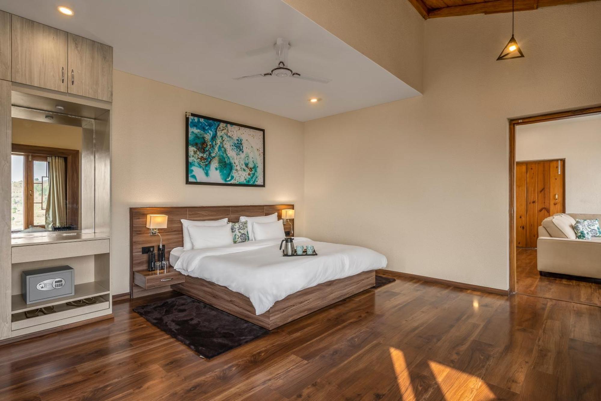 Deluxe Double Room,1708828651:JPEG