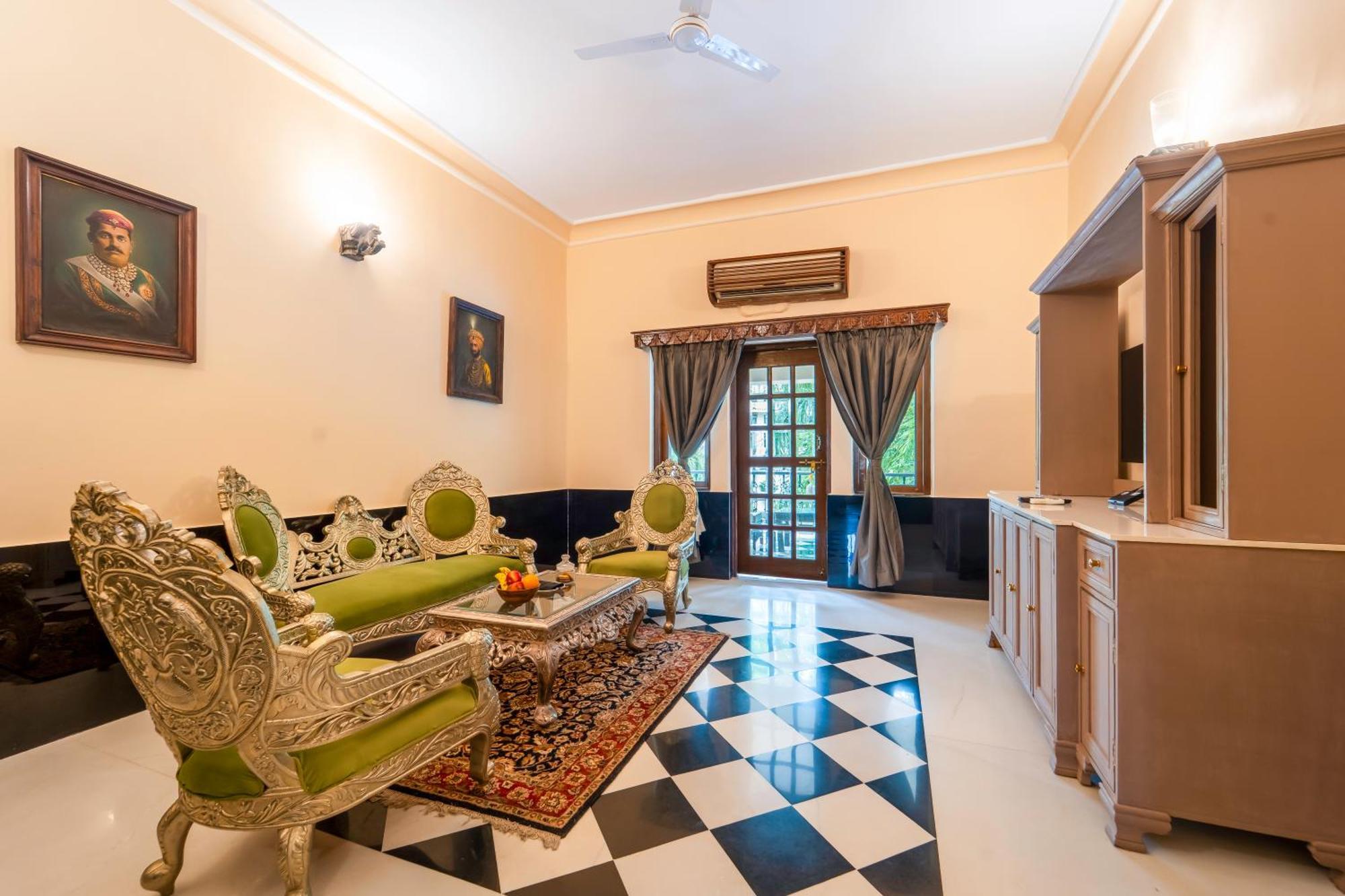 Deluxe Suite