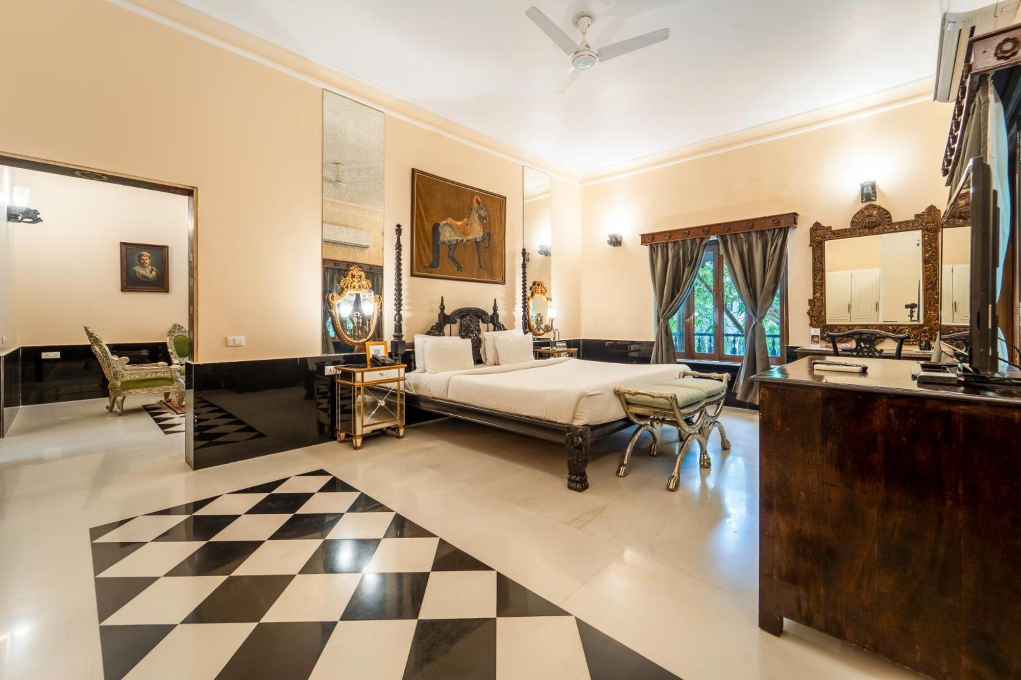 Deluxe Suite