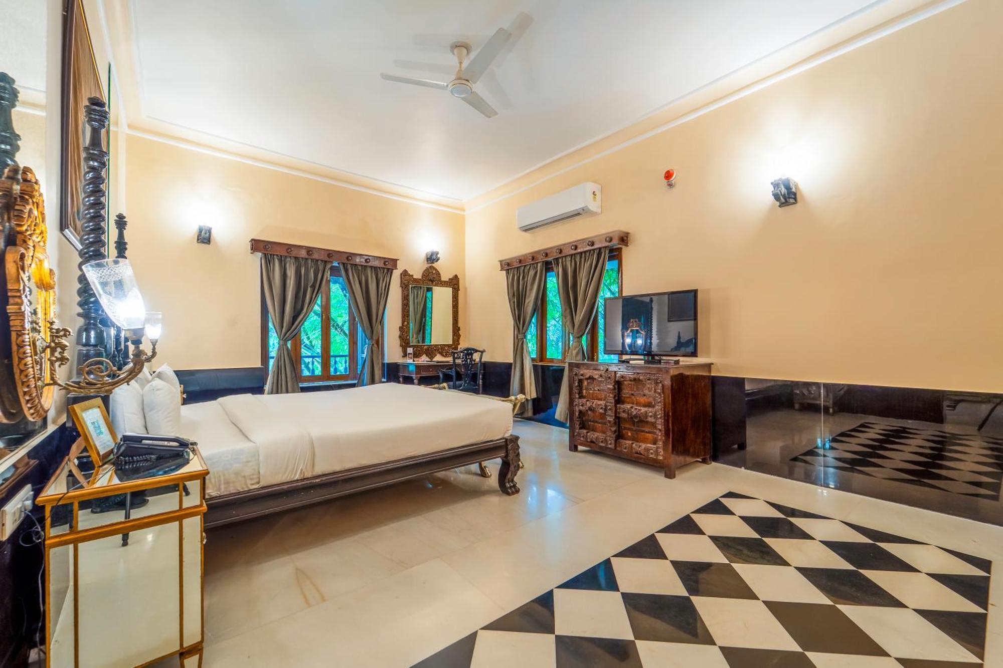 Deluxe Suite