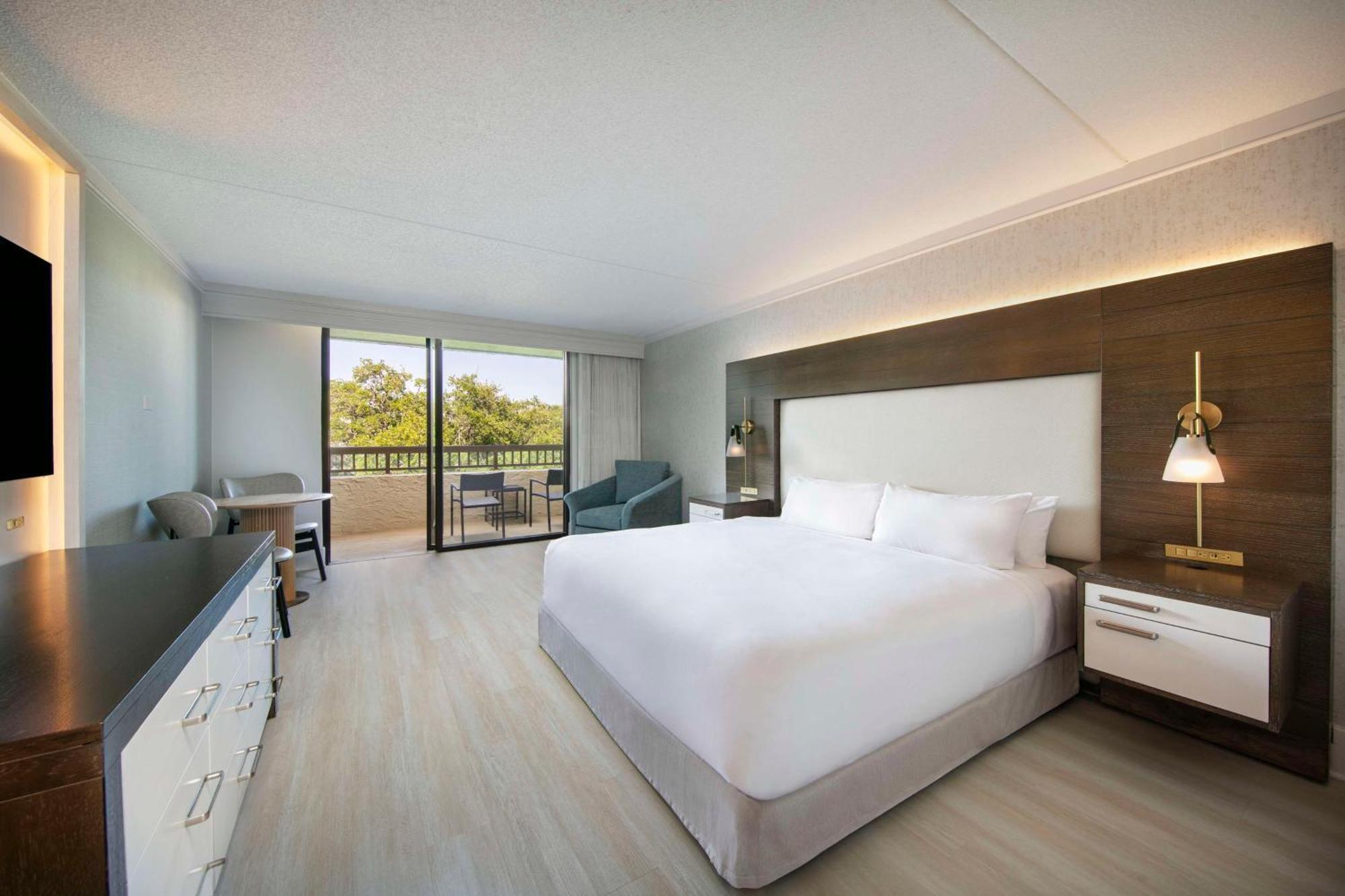 Pool View - Mobility Accessible - Tub,1717032336:JPEG