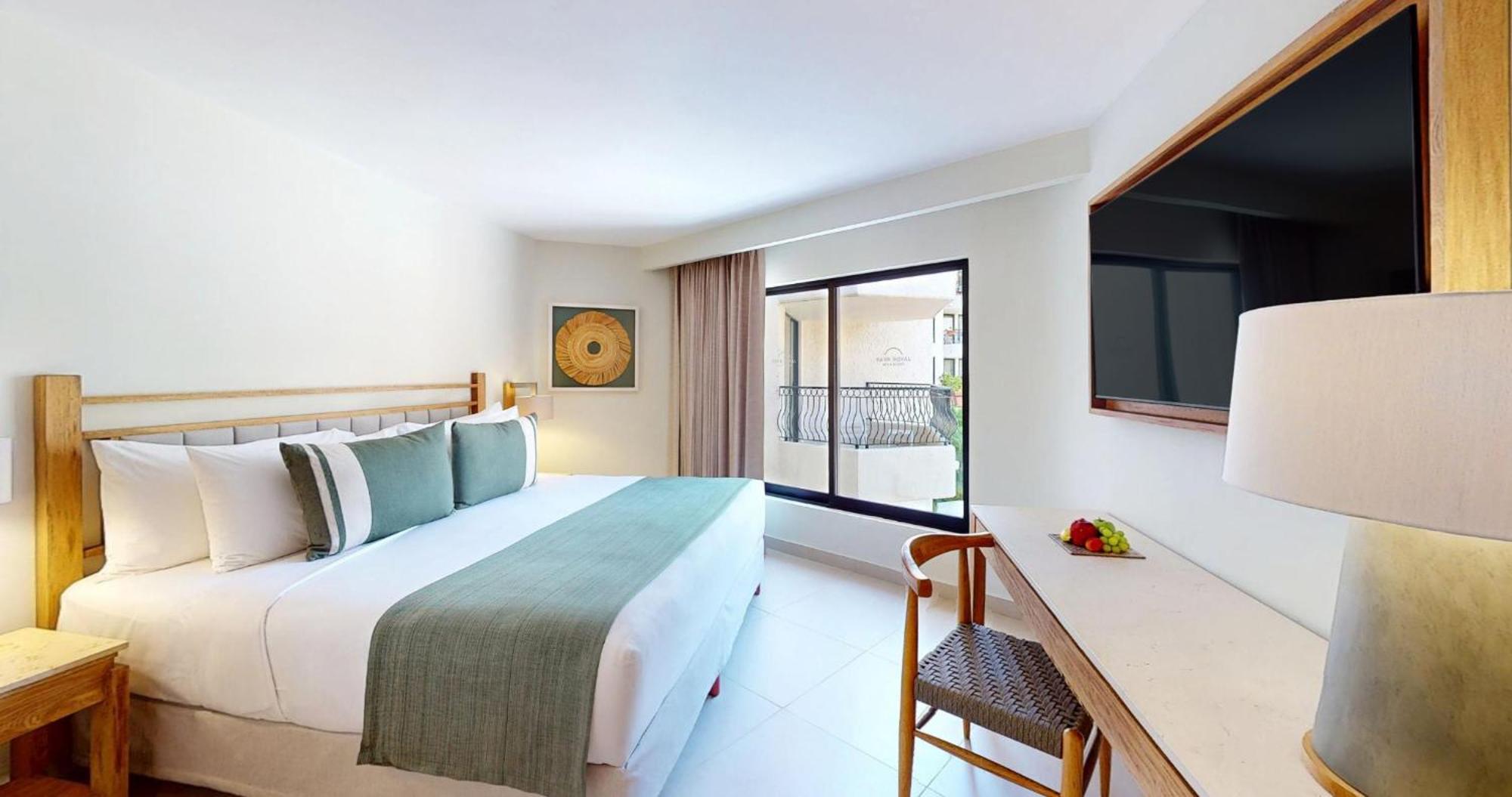 Alojamiento Deluxe con vistas a la piscina - 1 cama extragrande