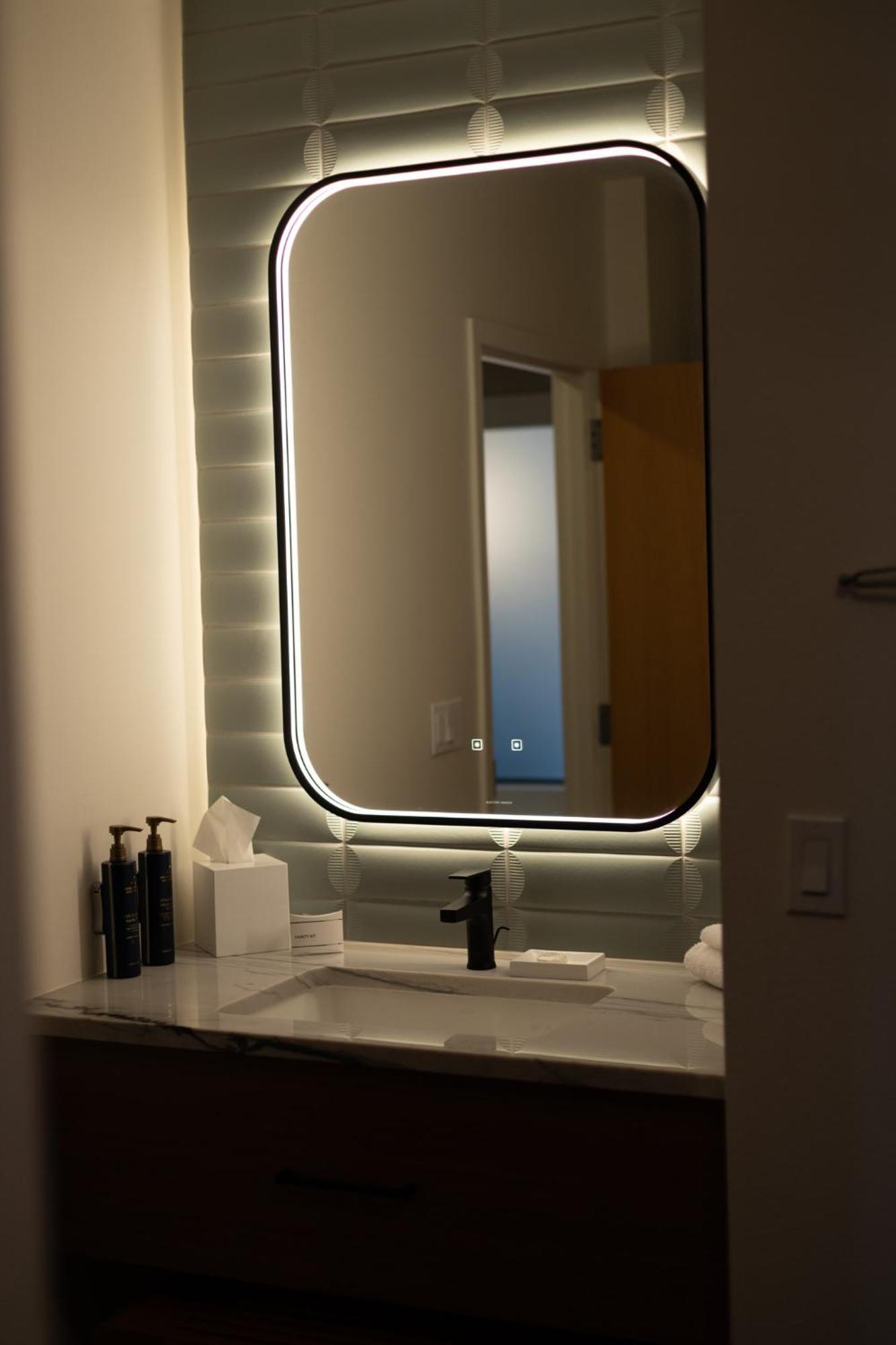 Deluxe King Room,1722947105:JPEG