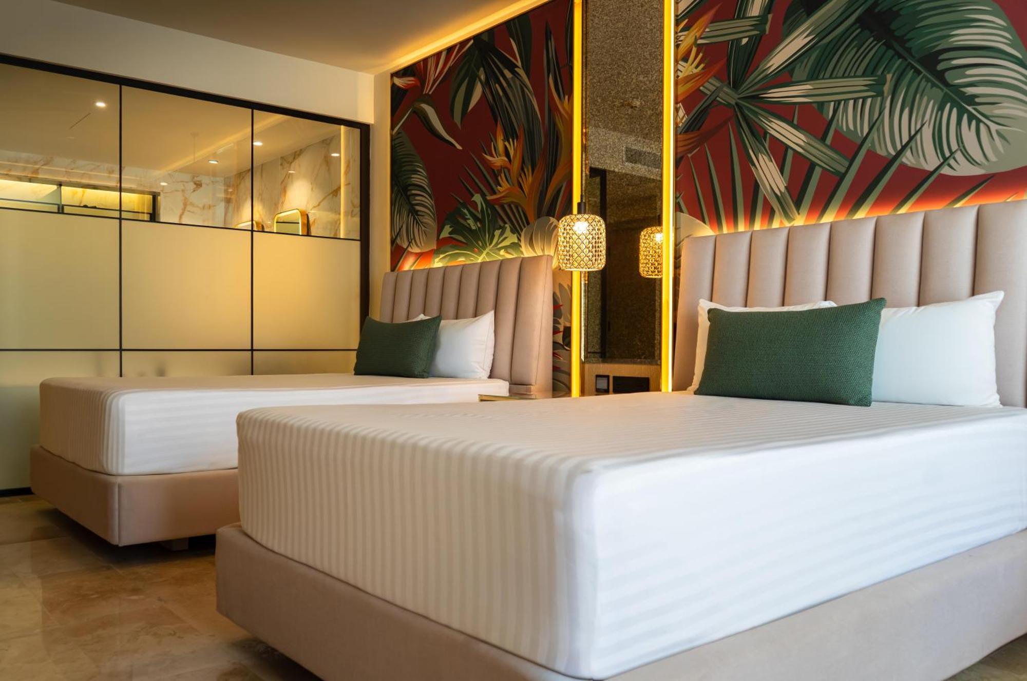 Deluxe Junior Suite with Pool Access (Only for 13+ years old),1730010214:JPEG