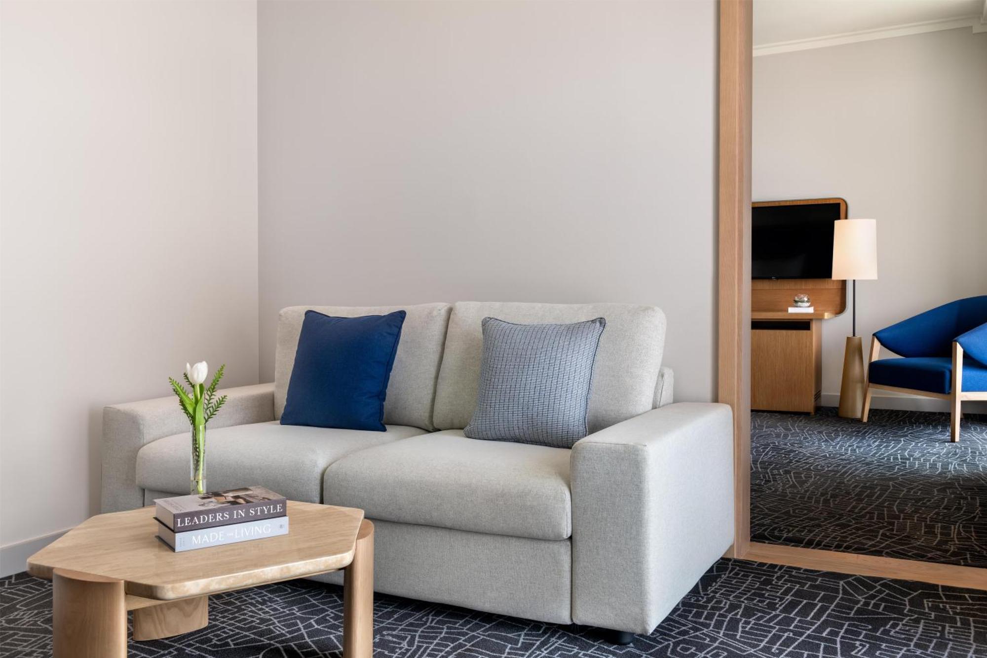 Deluxe Family King Suite with Sea View and Balcony - Theme Park,1730020482:JPEG