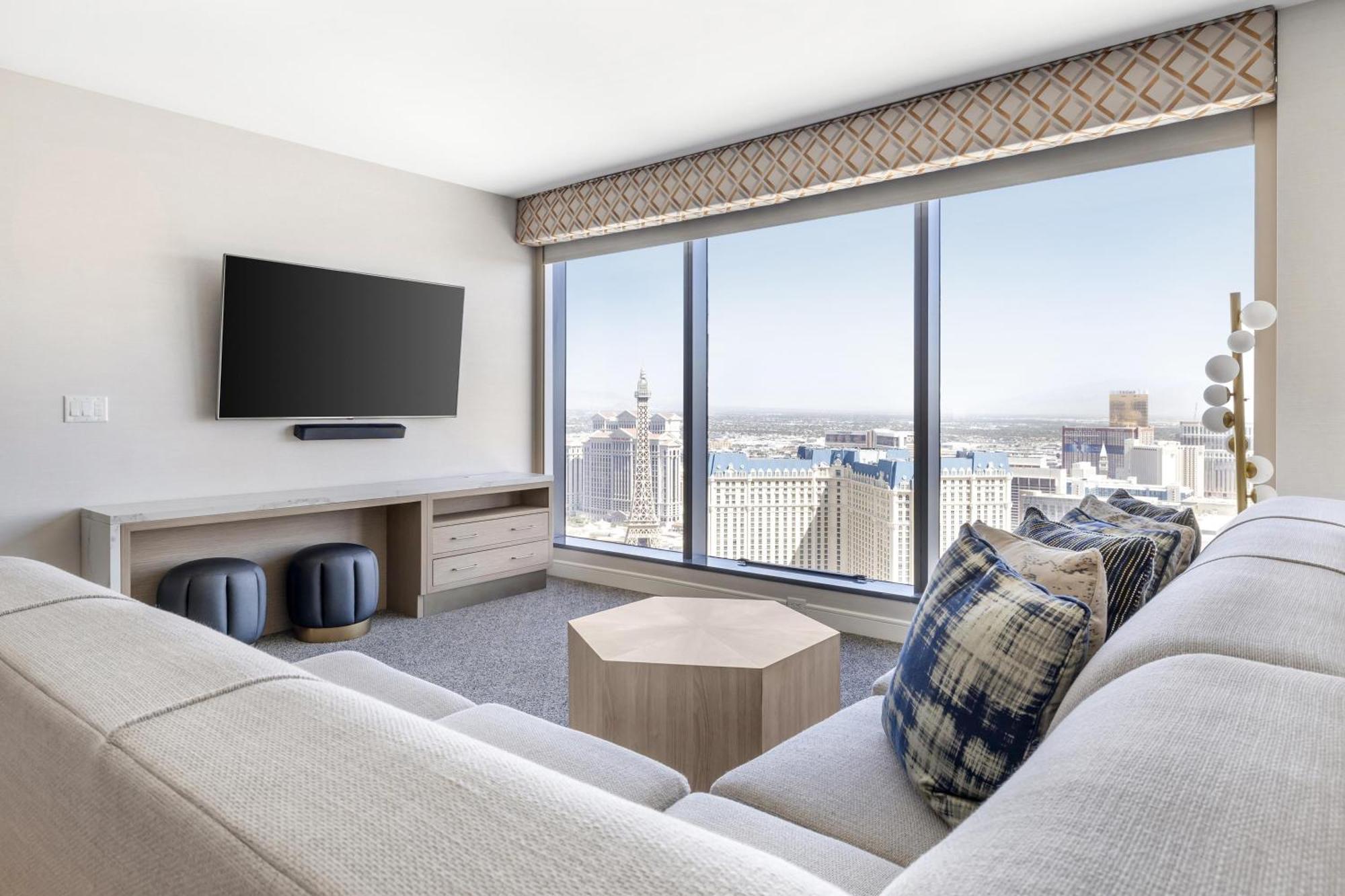 One-Bedroom King Suite with Sofa Bed,1730022106:JPEG