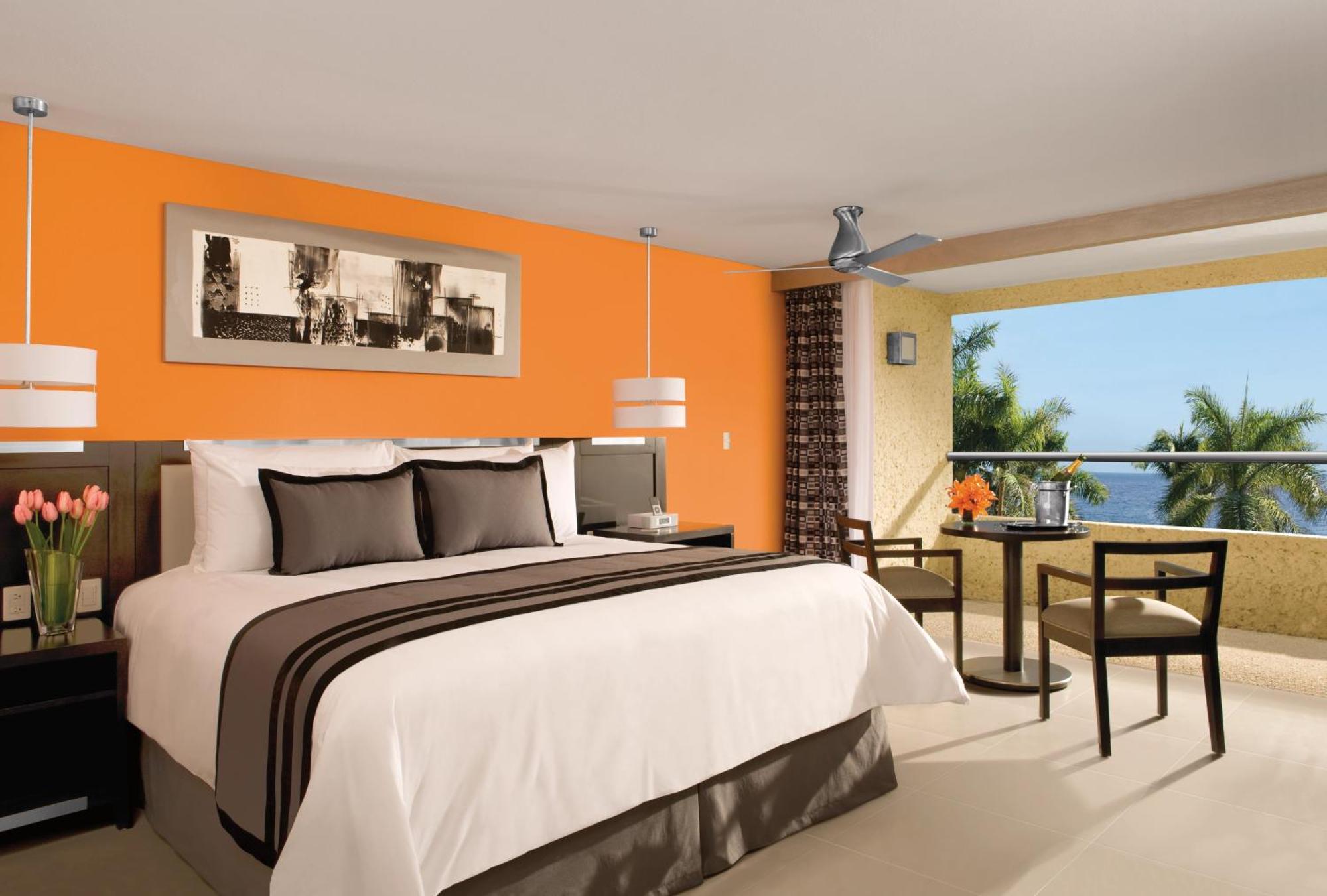 Deluxe Partial Ocean View