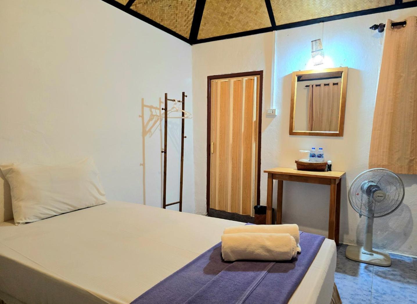 Budget Twin - Fan Room,1731503673:JPEG