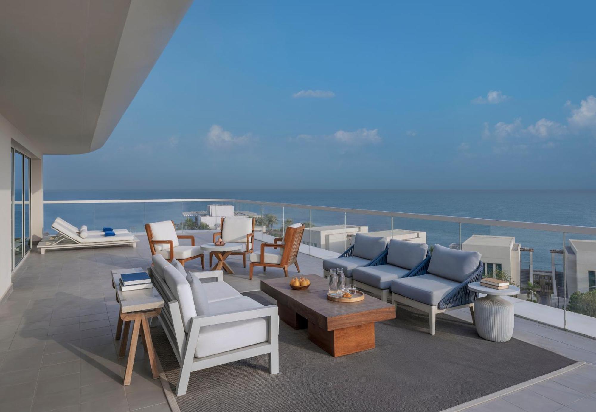 One-Bedroom Pinnacle Suite with Ocean View and Club Lounge Access,1731732597:JPEG