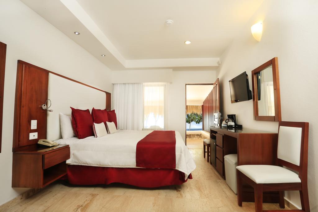 Bungalow Ocean with One King Bed, Non-Smoking,680618505:JPEG