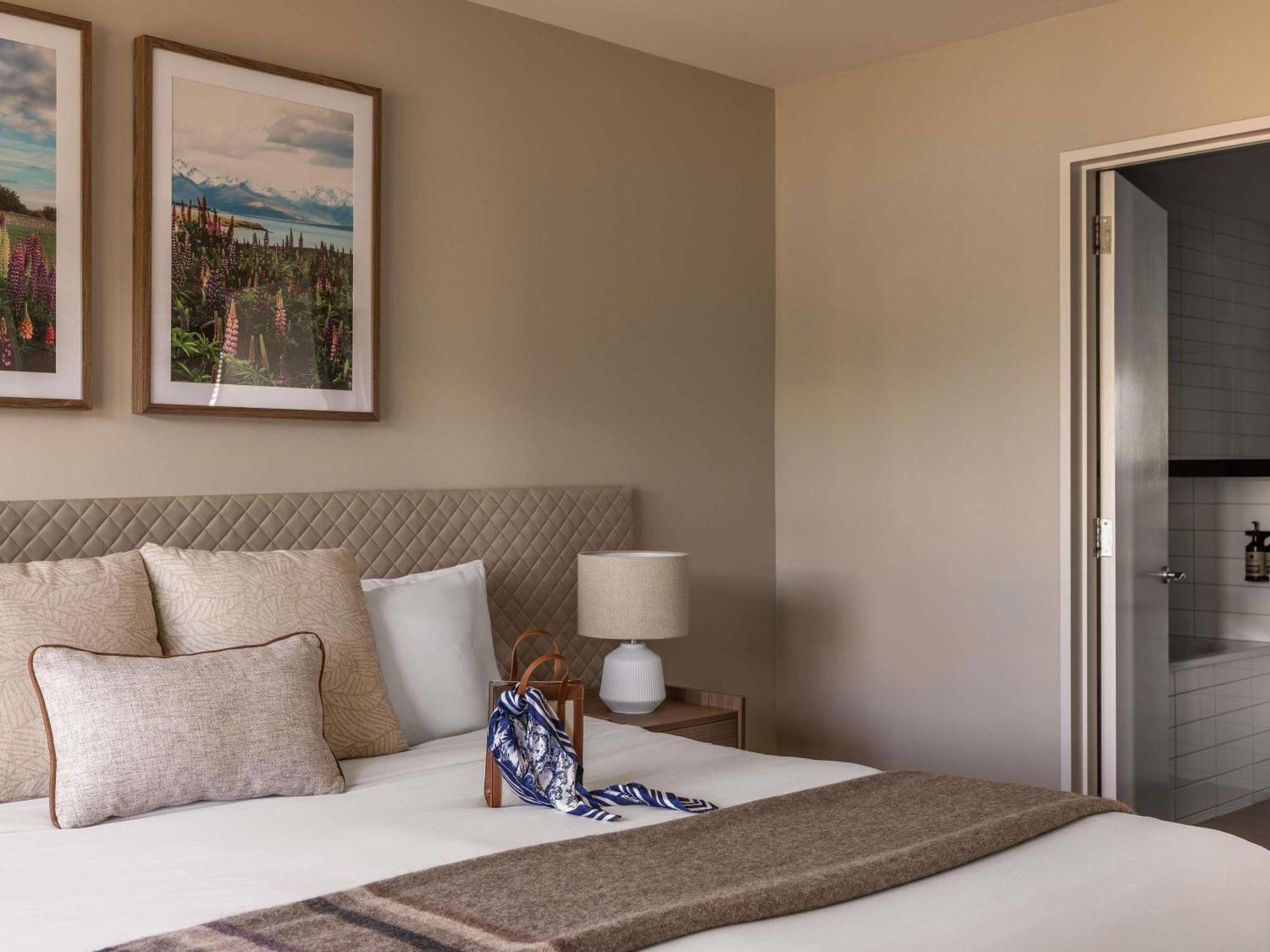 Deluxe lake view hotel room