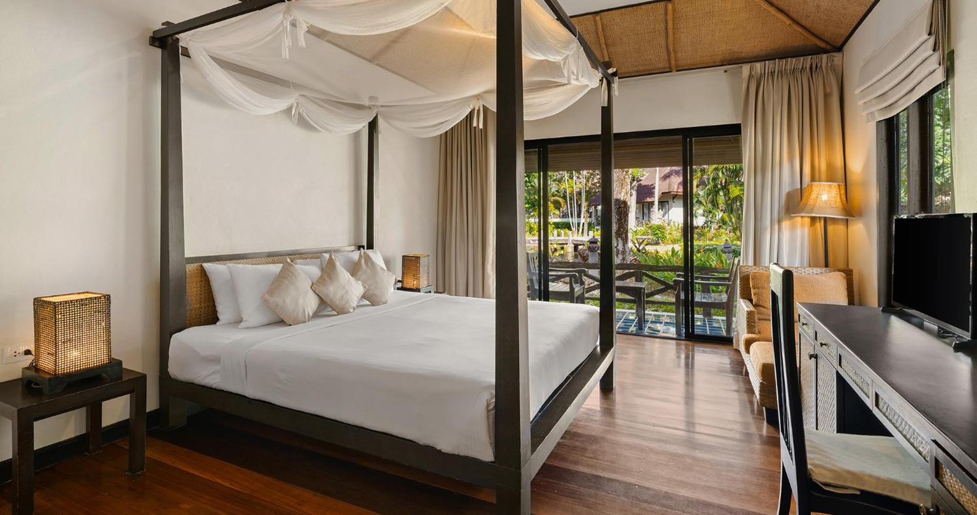 Deluxe Room,1739394825:JPEG