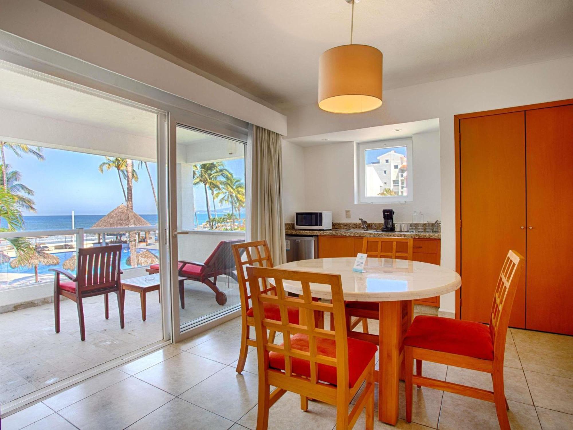 Two-Bedroom King Suite with Sofa Bed and Balcony - Ocean Front/Two Bathrooms,1739412450:JPEG