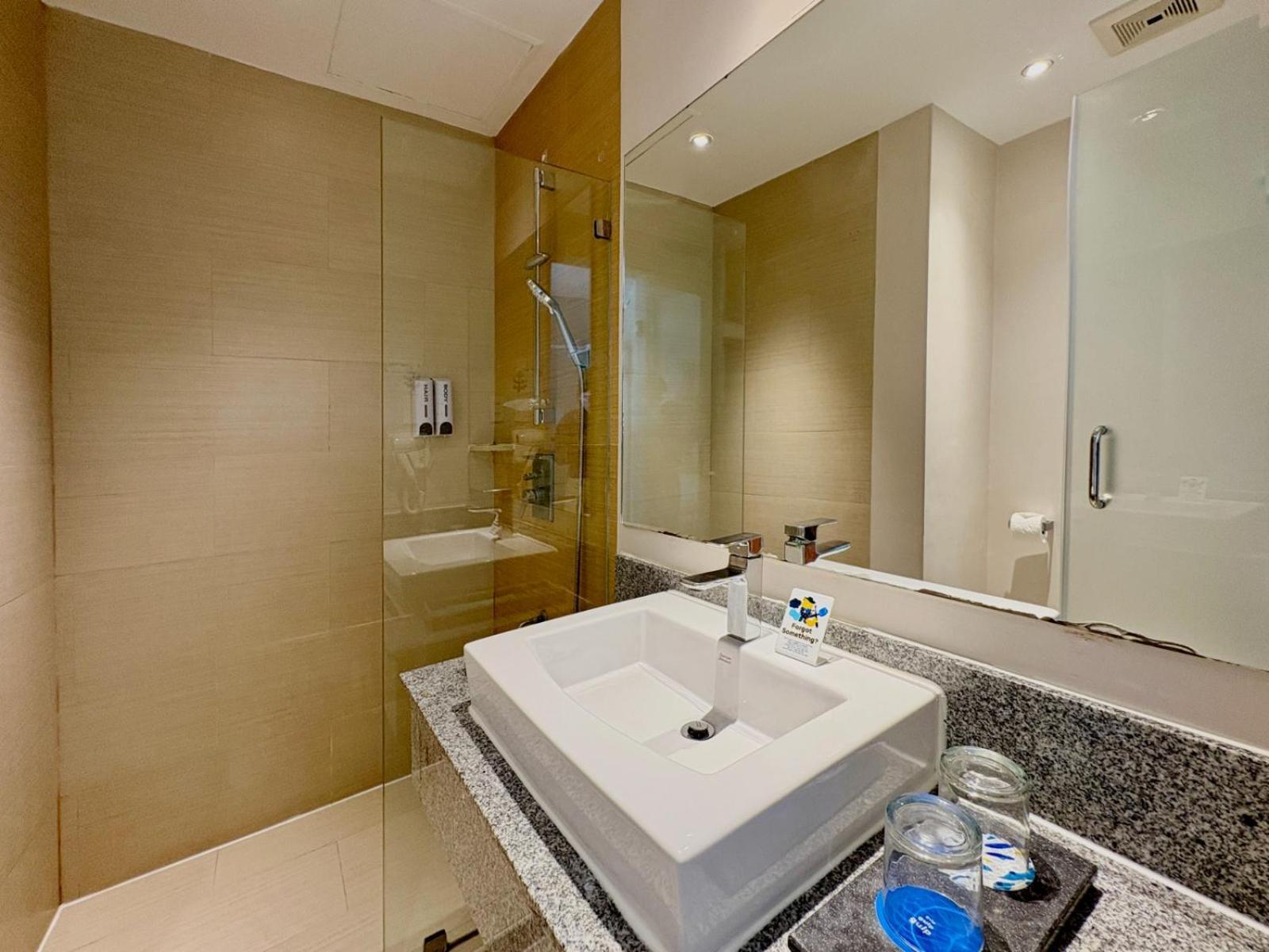 Deluxe Room,1739432915:JPEG