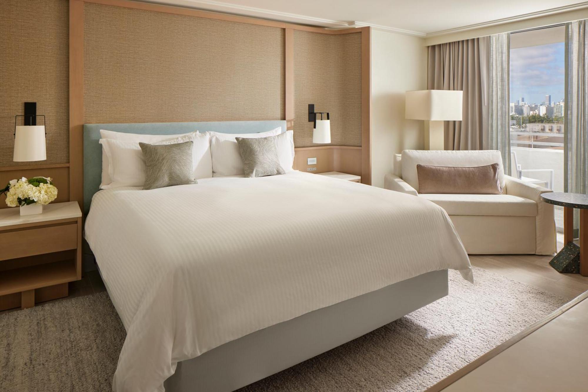 King Room with City Skyline View,1739444162:JPEG