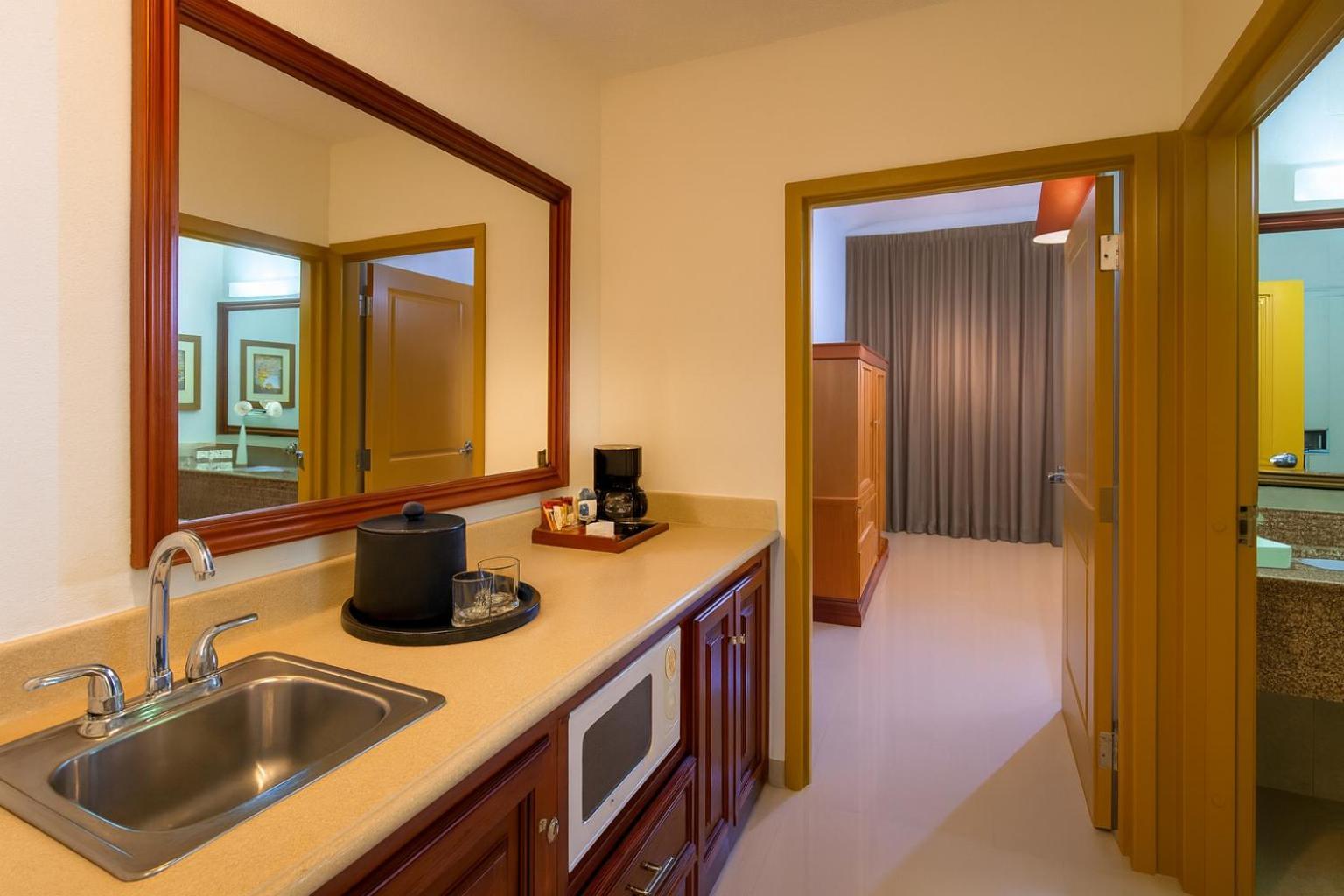 Suite Pool View