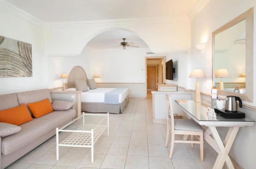 Deluxe Superior Room (1 Adult),1742619589:JPEG