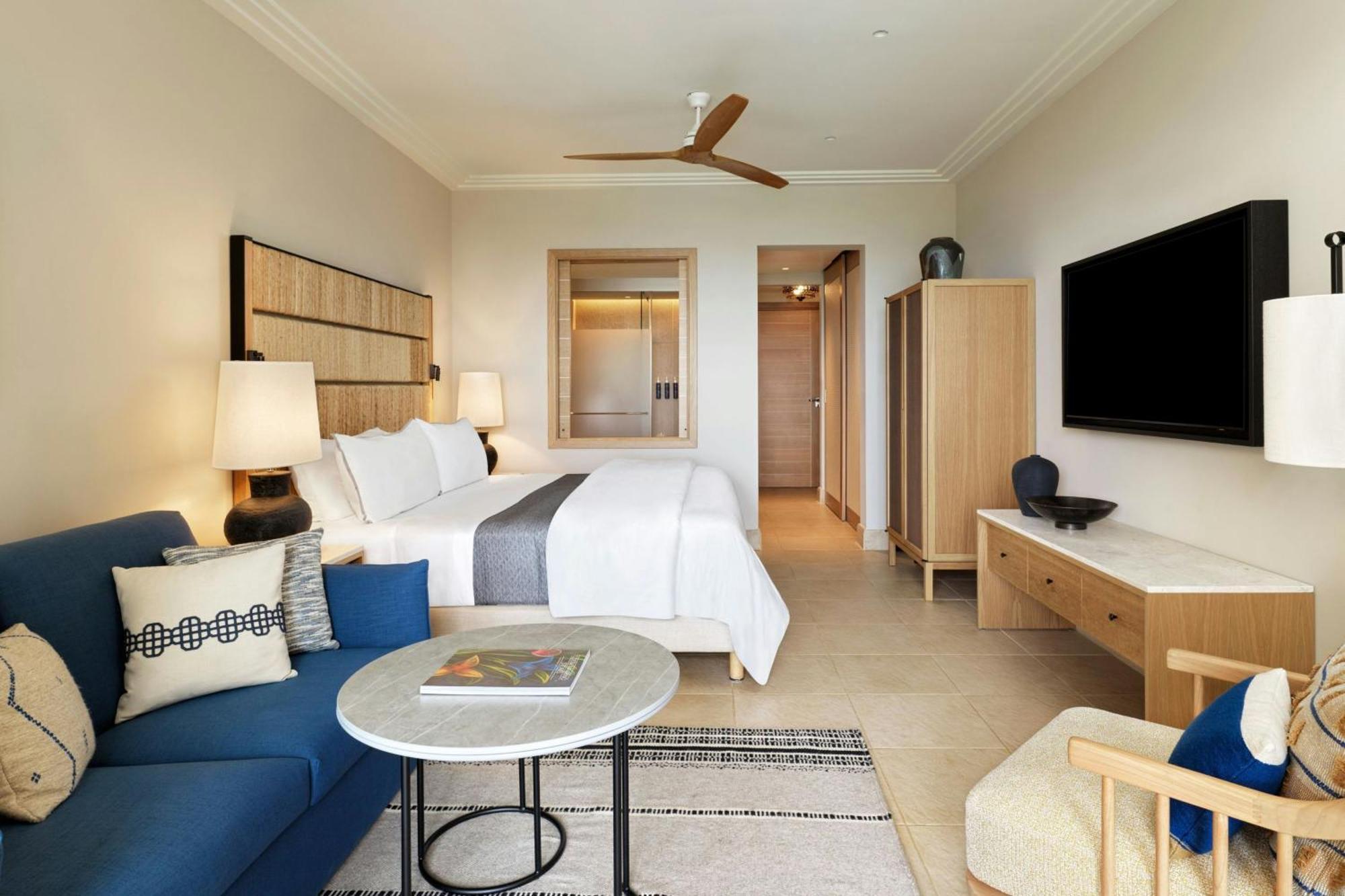 Deluxe Partial Sea View, Guest room, 1 King, Sofa bed, Balcony,1742661788:JPEG