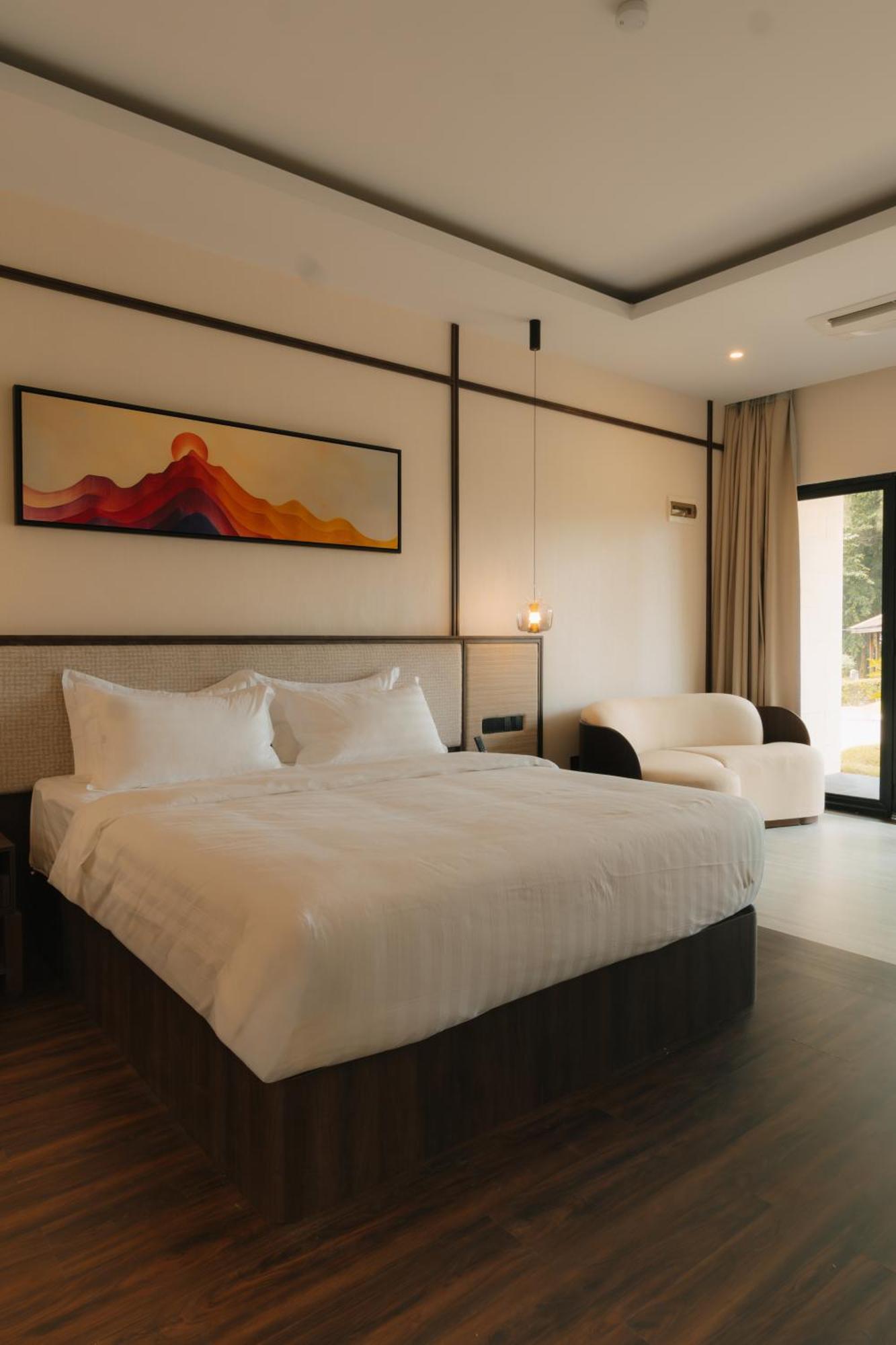 Superior King Room,1742668018:JPEG