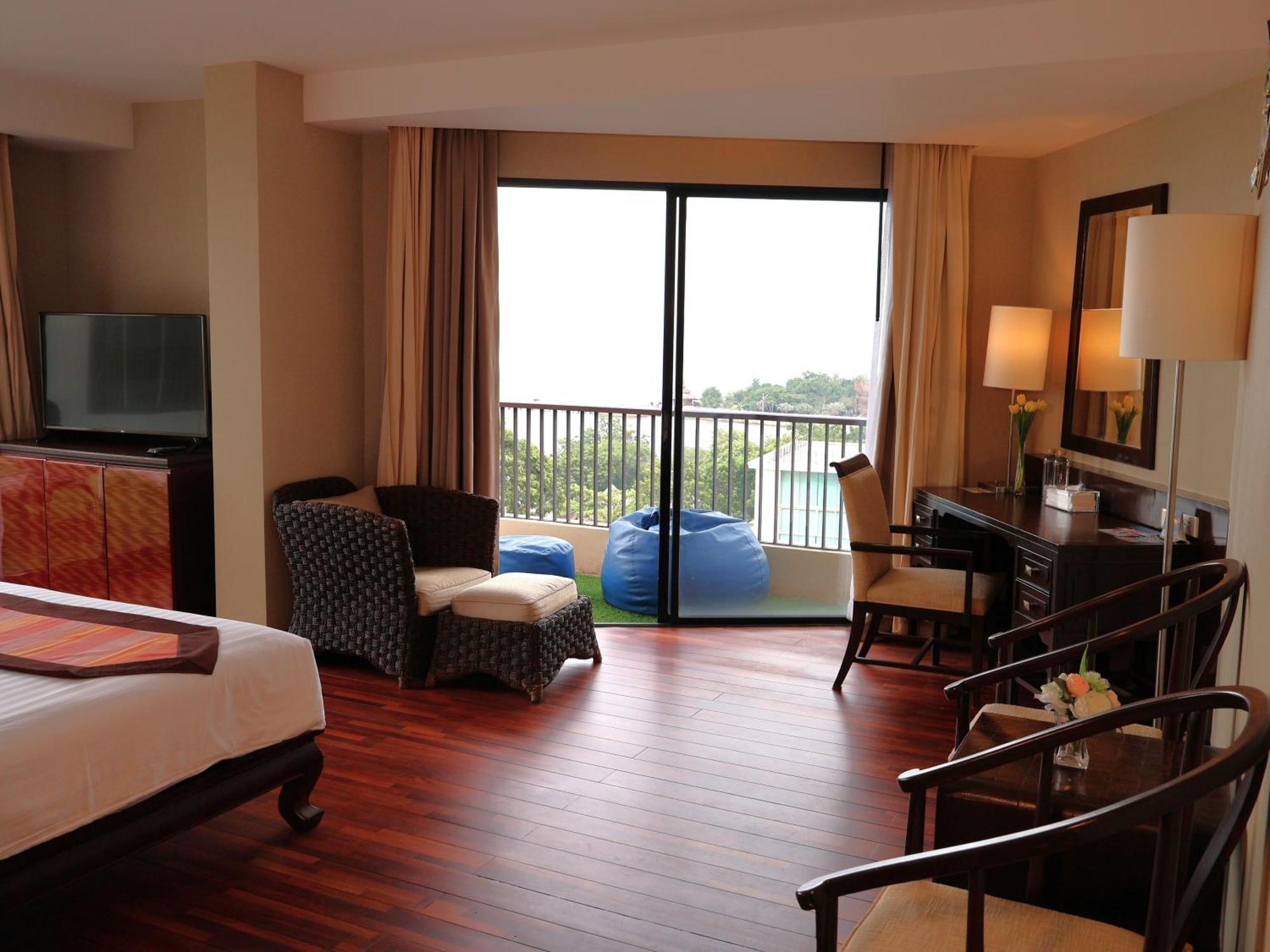 Parlor Suite,1742672203:JPEG