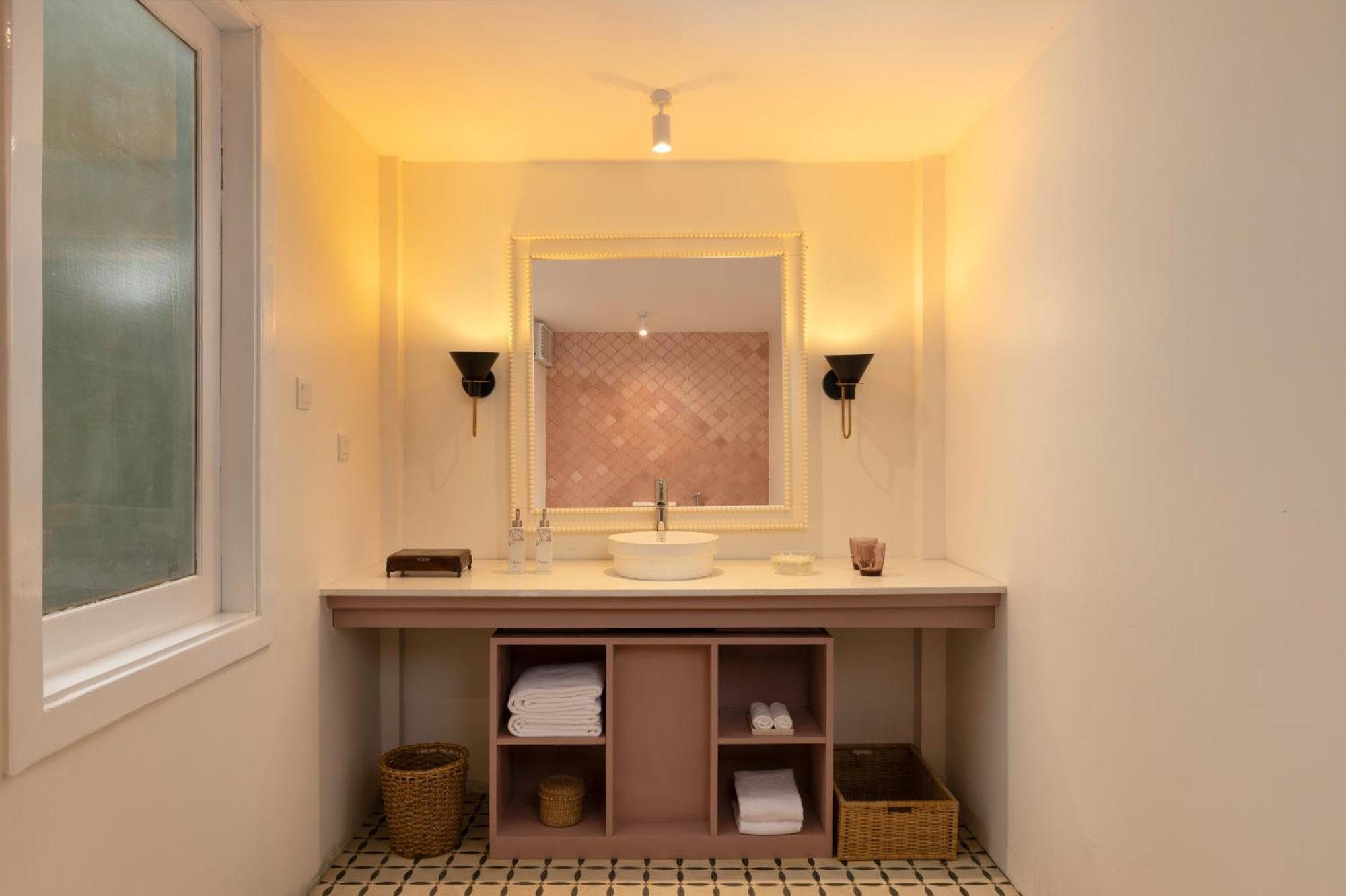 Lagoon Chalet,1742767910:JPEG