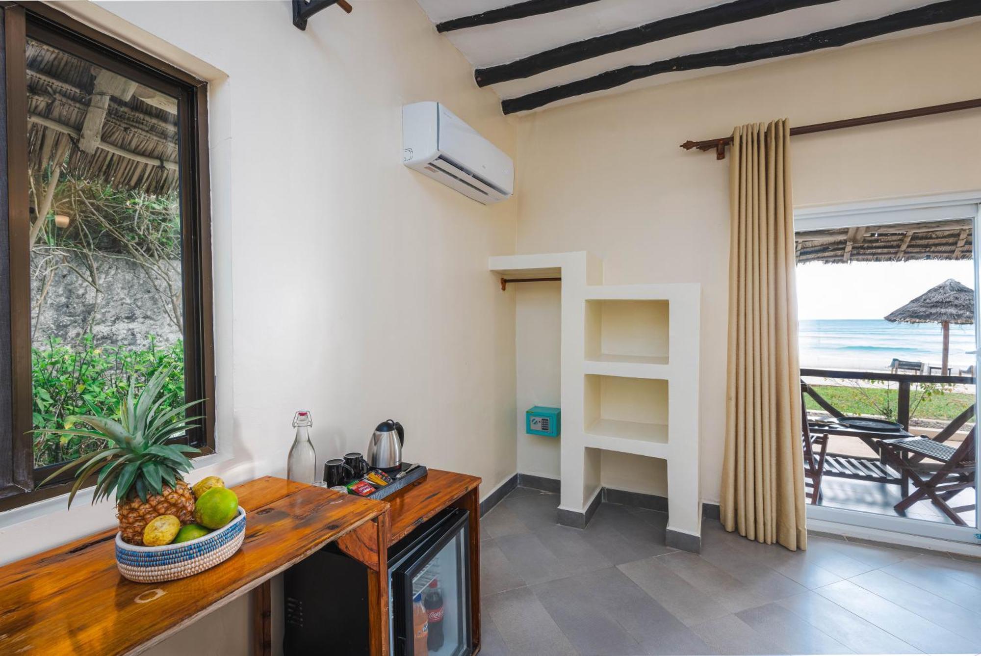Ocean Front Bungalow,1742918186:JPEG