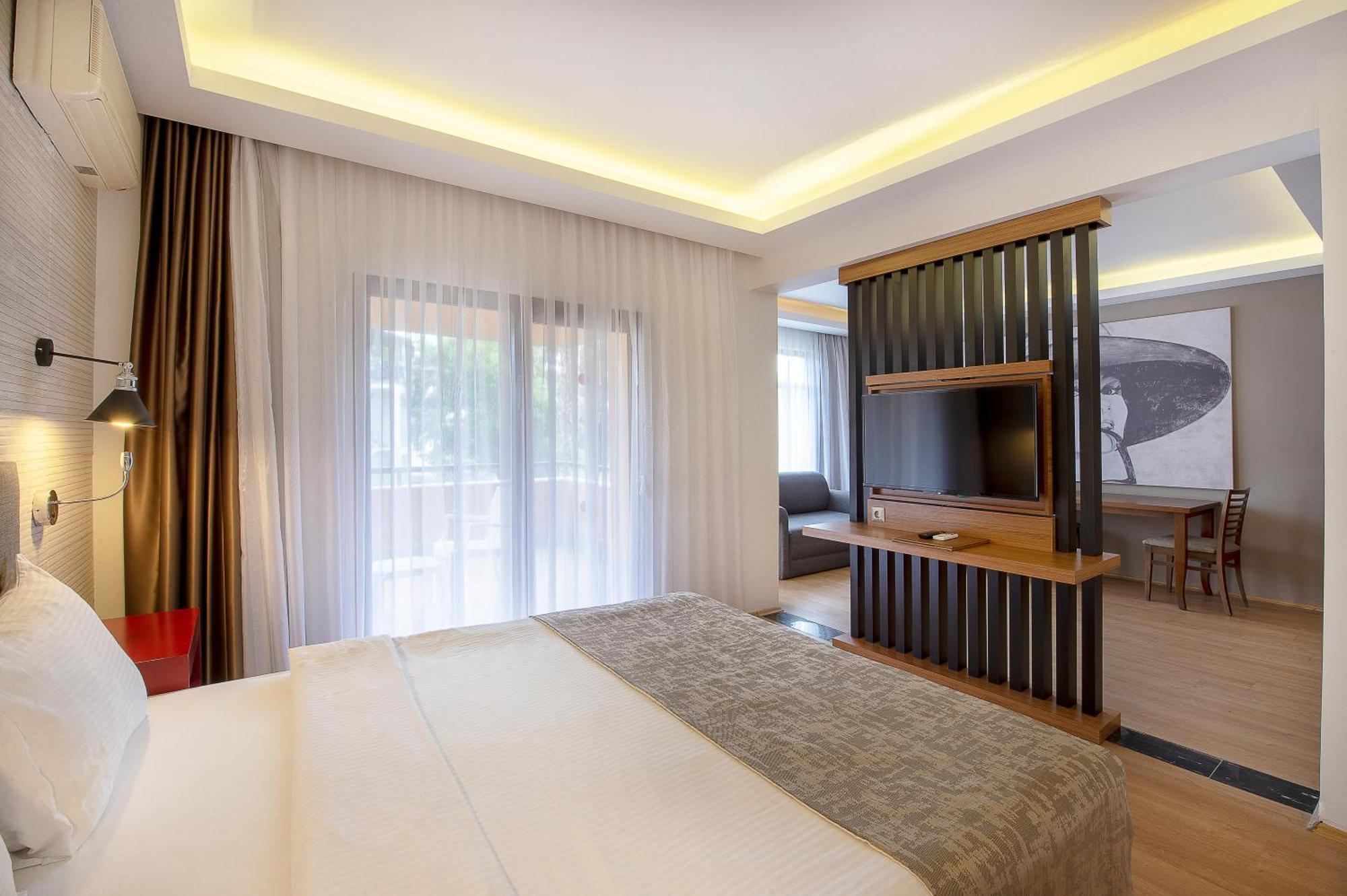 Family Room,1743633782:JPEG
