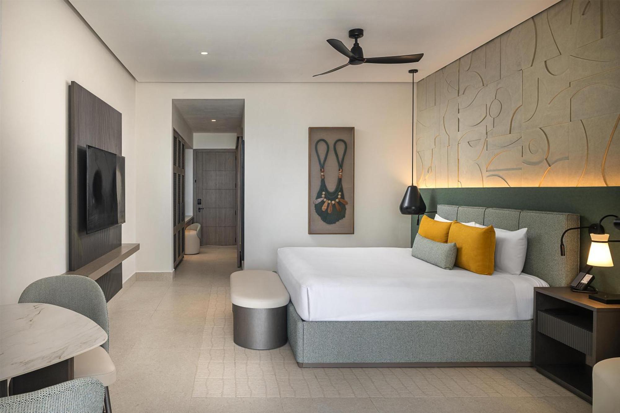 Habitación Comunicada Club Azure con cama extragrande, 2 camas grandes y vistas al mar