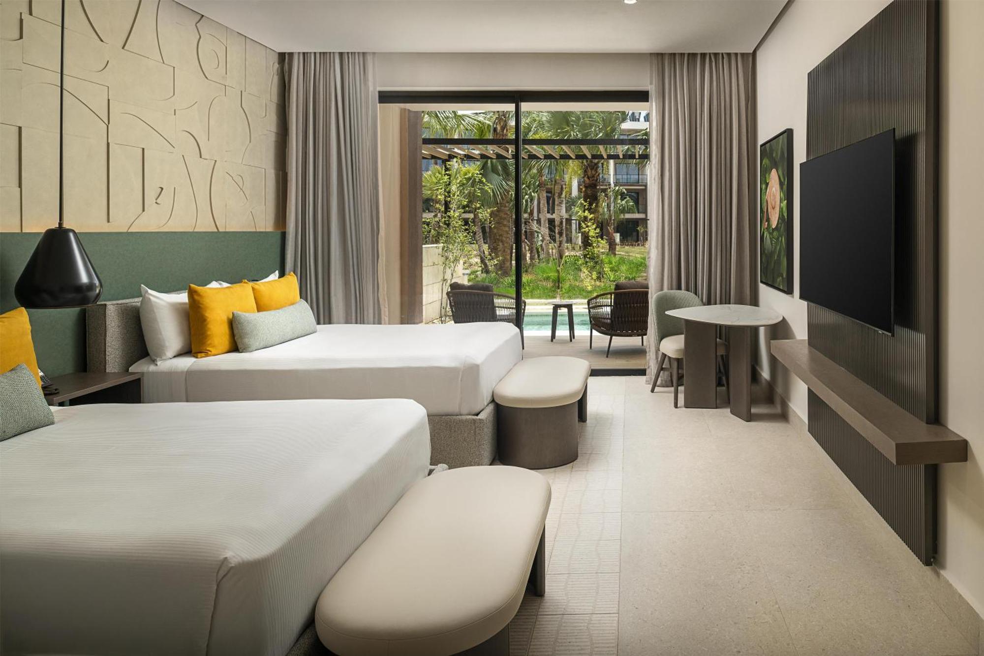 Queen Room with Two Queen Beds, Plunge Pool and Tropical View