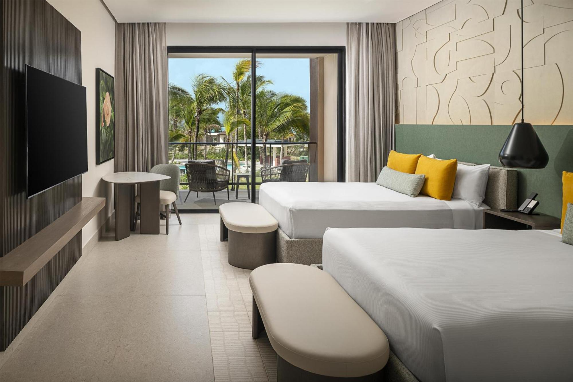 Habitación Doble Club Azure con cama grande y vistas tropicales