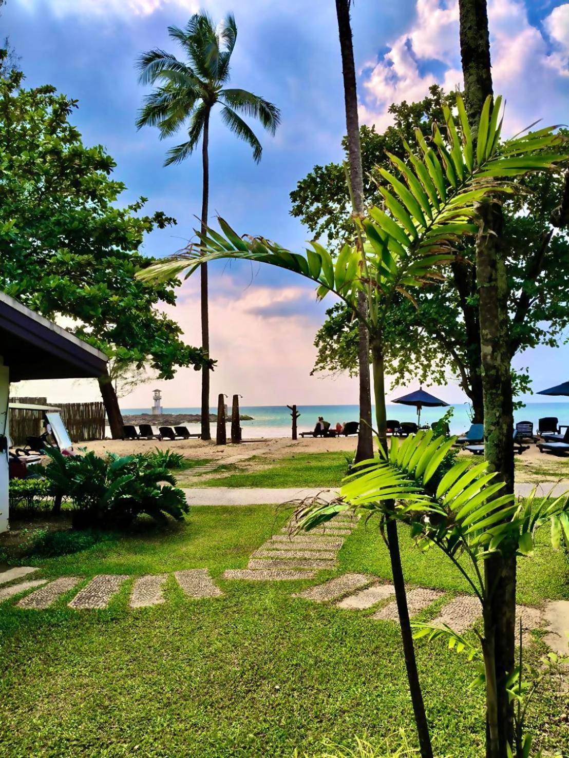 Bungalow Garden View