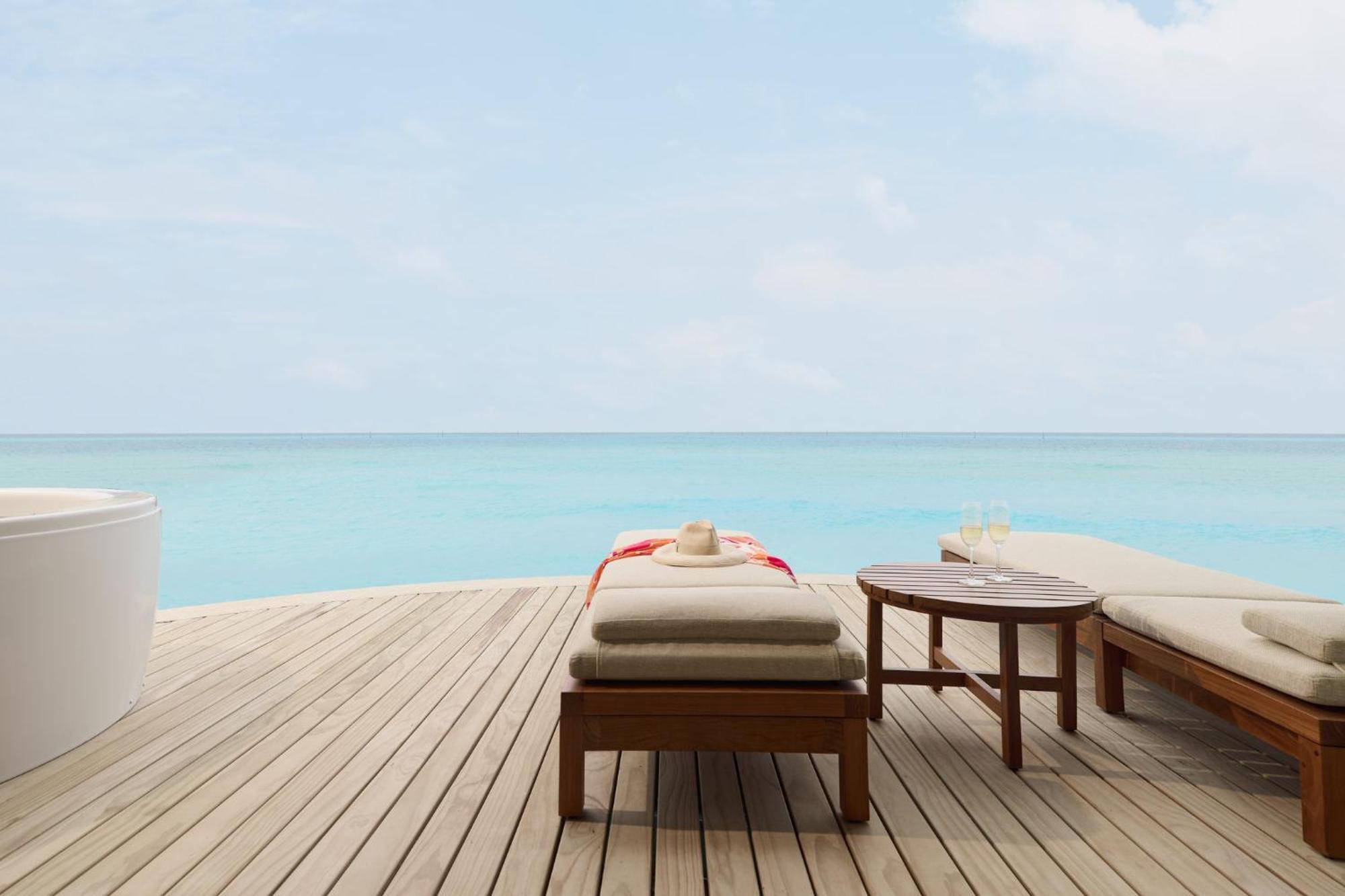 One-Bedroom Overwater Villa Jacuzzi King,1743949708:JPEG