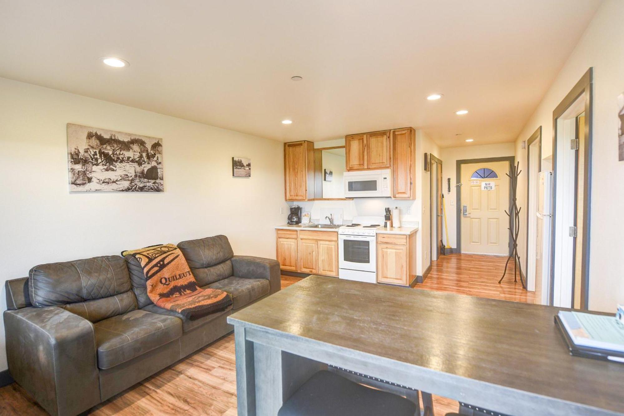 Two-Bedroom Apartment with Ocean View,1743966664:JPEG