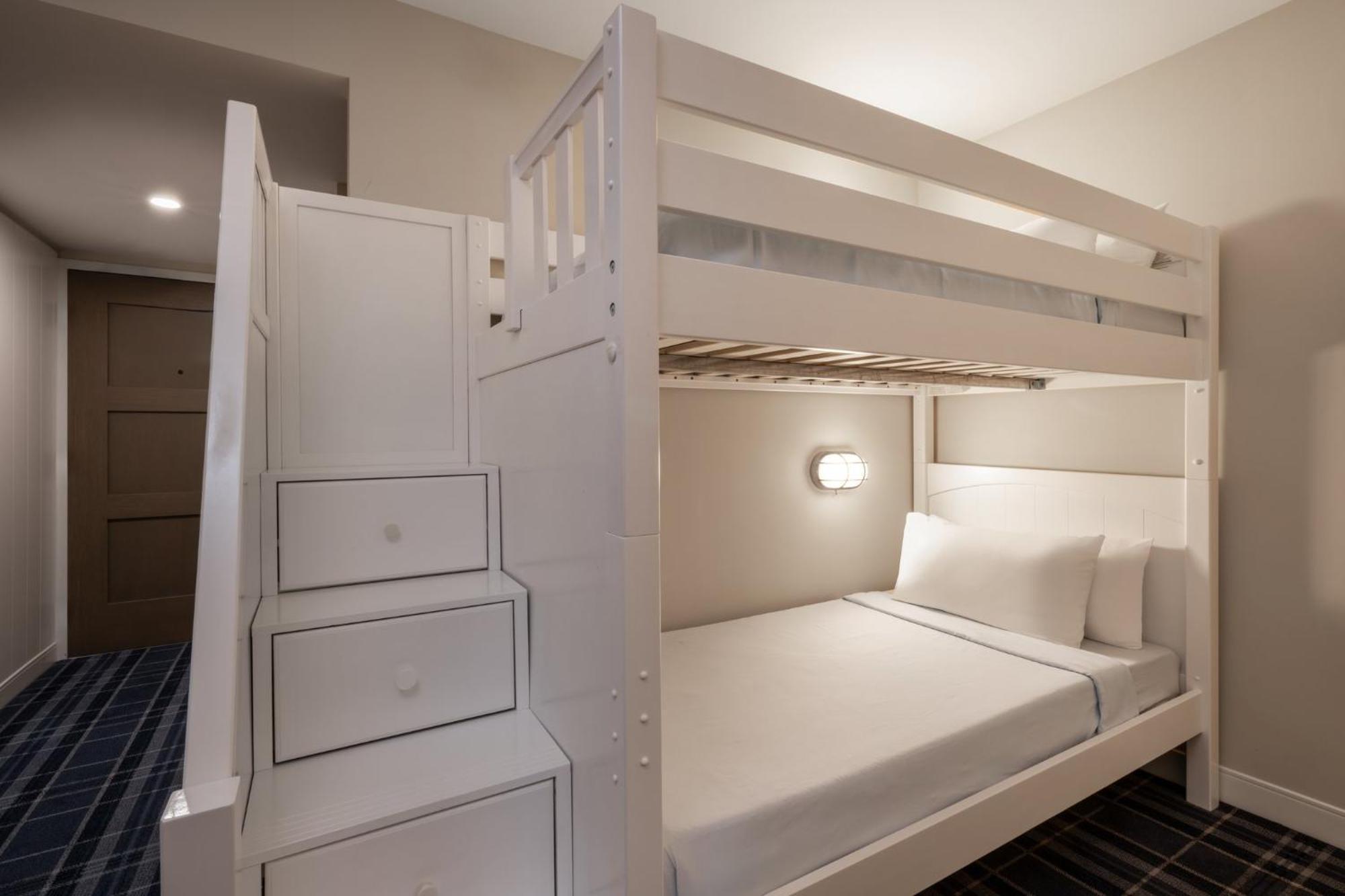 King One-Bedroom Suite with Bunk Bed,1746869811:JPEG