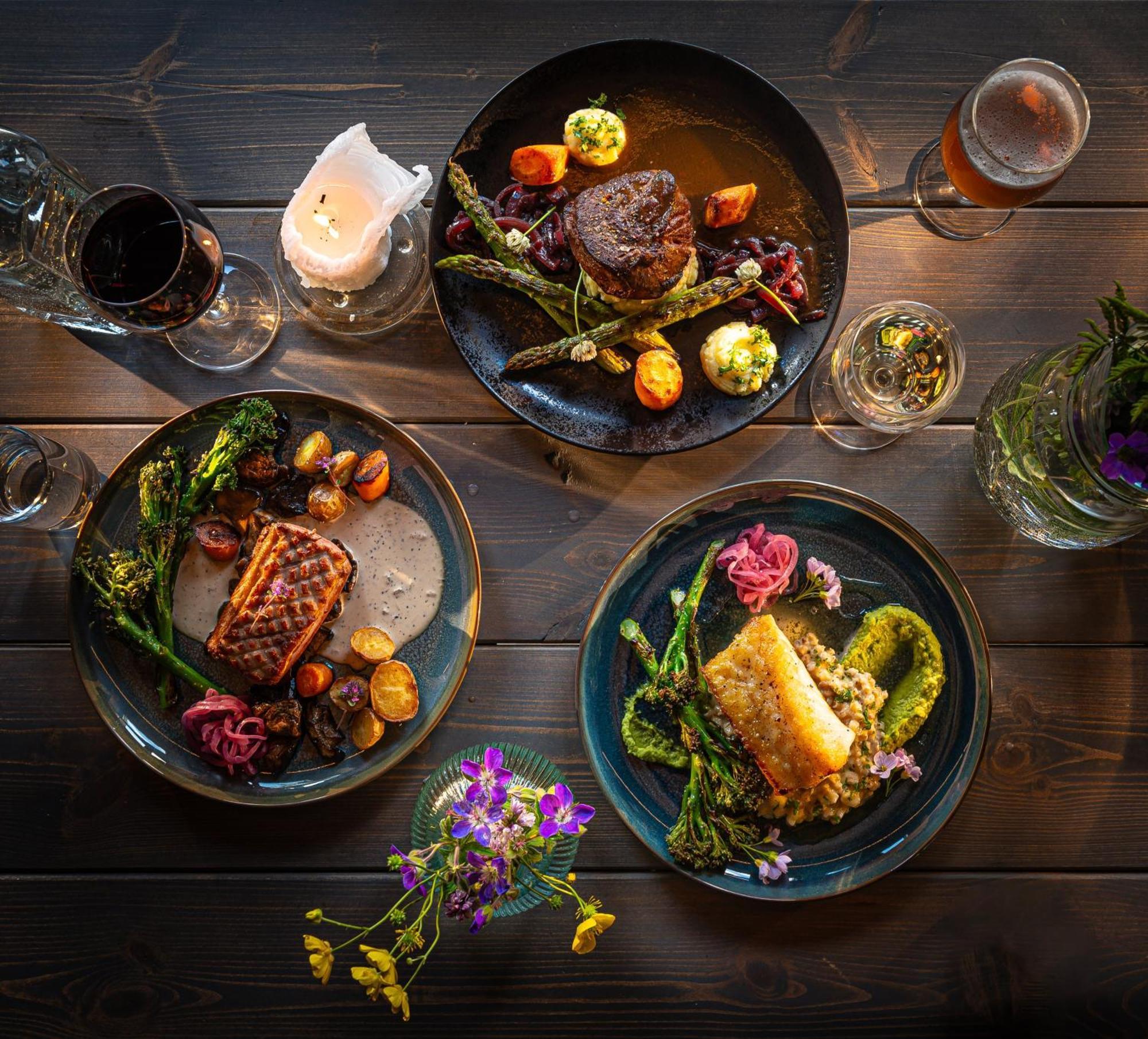 Four-Bedroom Apartment with Mountain View,1747003703:JPEG