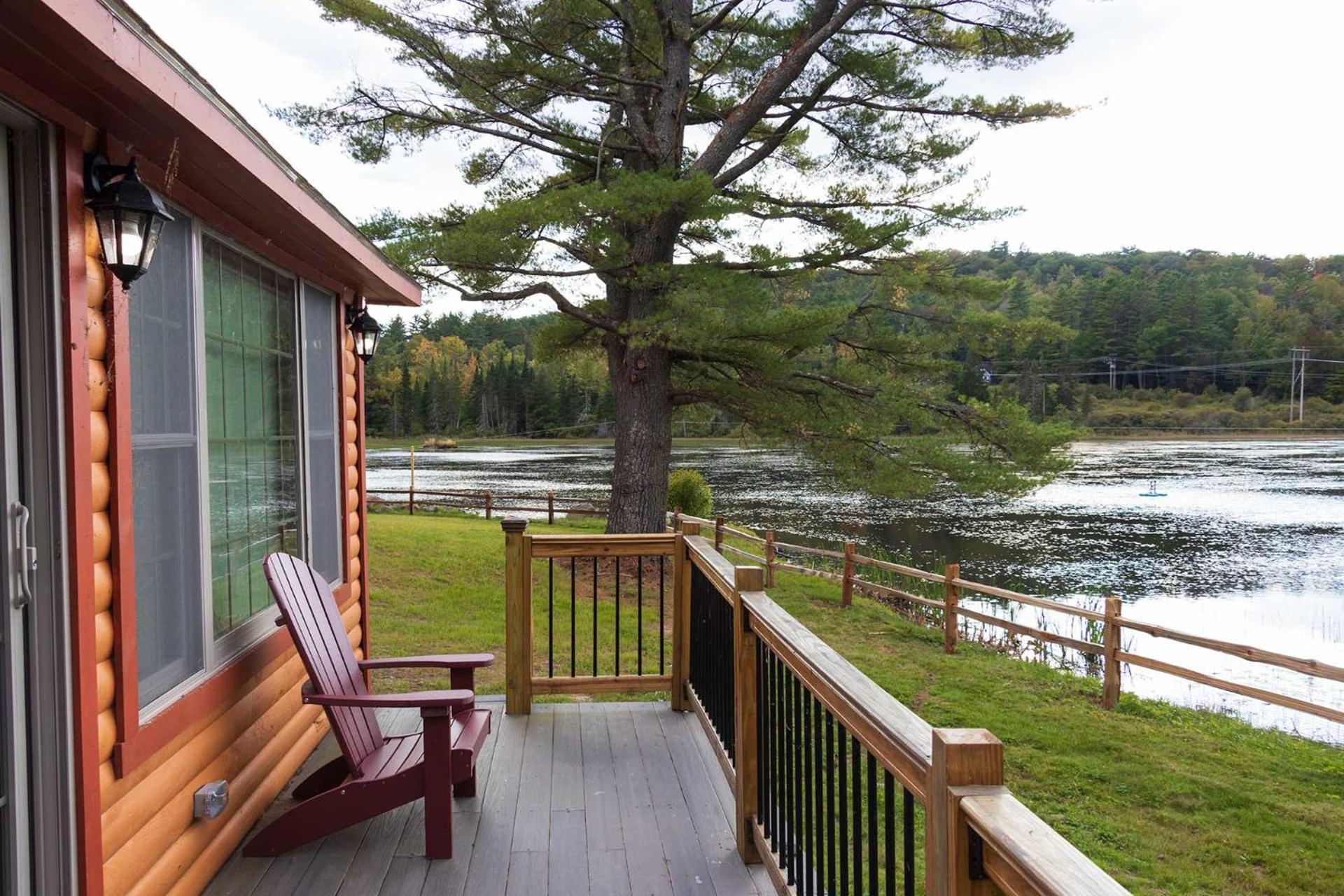 Charming Lakeside Log Cabin