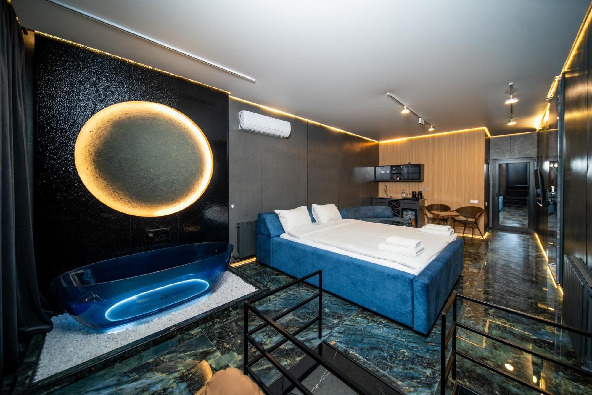King Room with Spa Bath