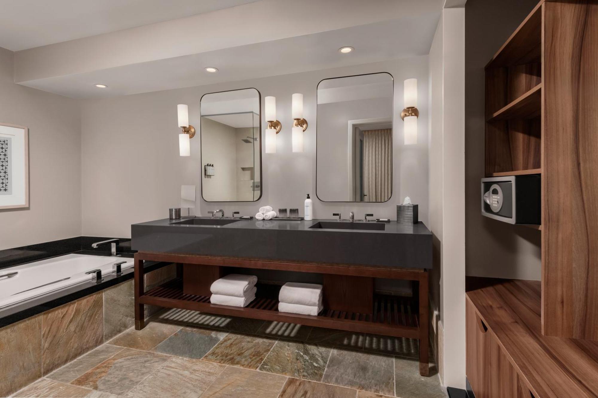 Penthouse Suite,1756474414:JPEG