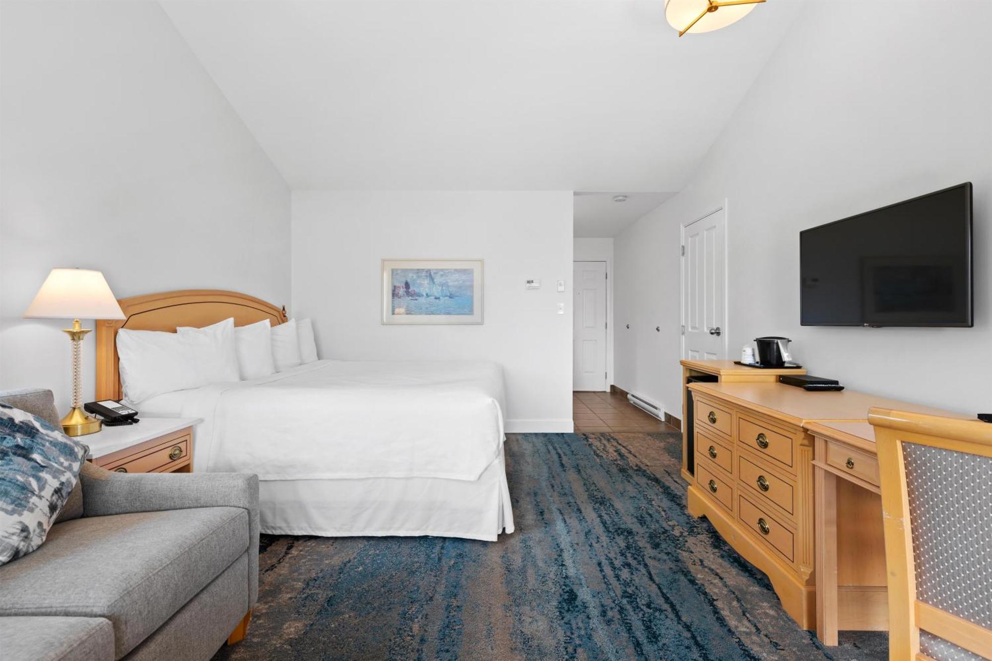 King Room with Lake View - Sofa Bed/Non-Smoking,1756556178:JPEG